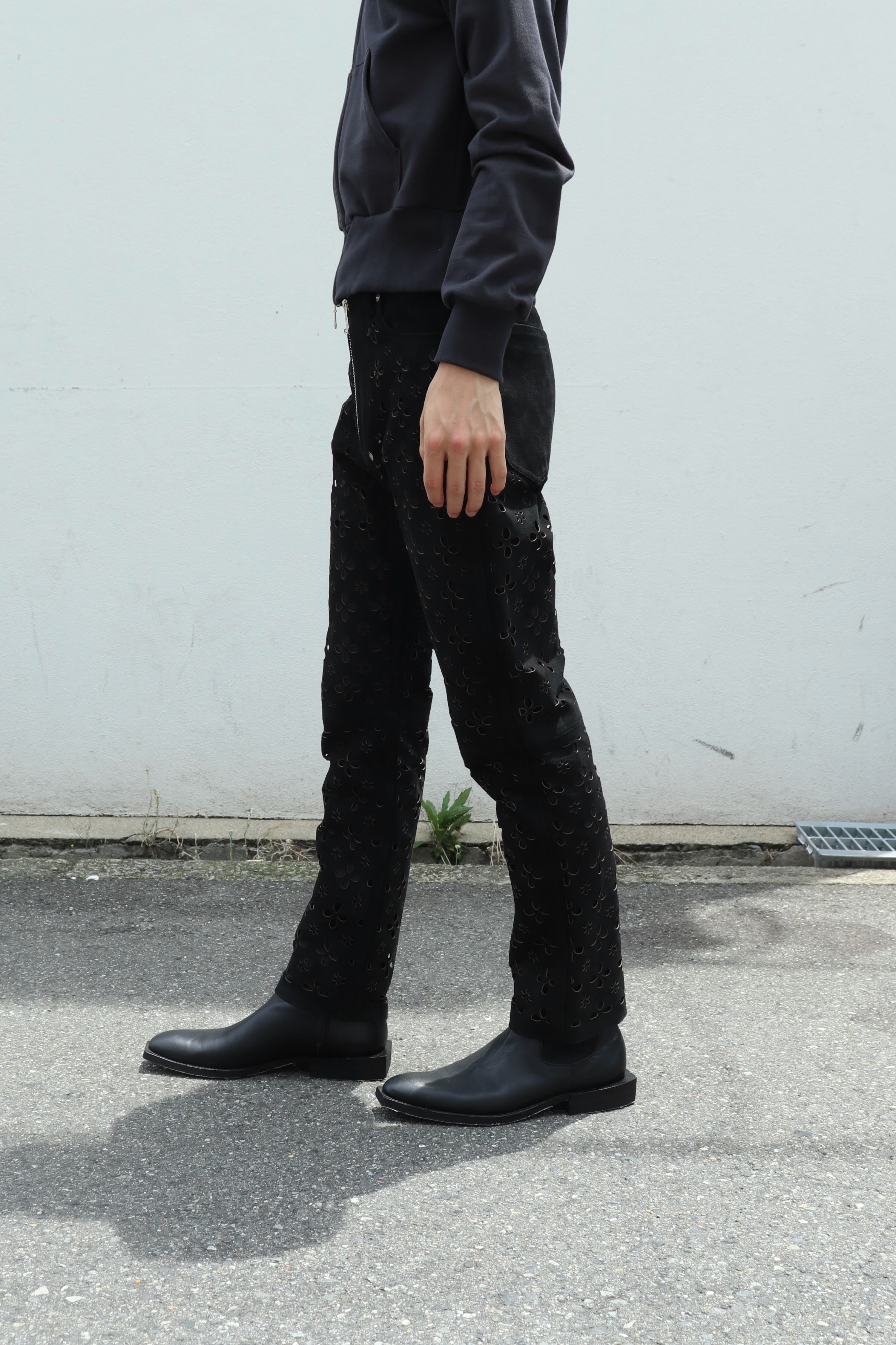 パンツ masu 22aw flower cut leather pants MASU(エムエーエスユー)のFLOWER-CUT LEATHER PANTSの通販｜PALETTE