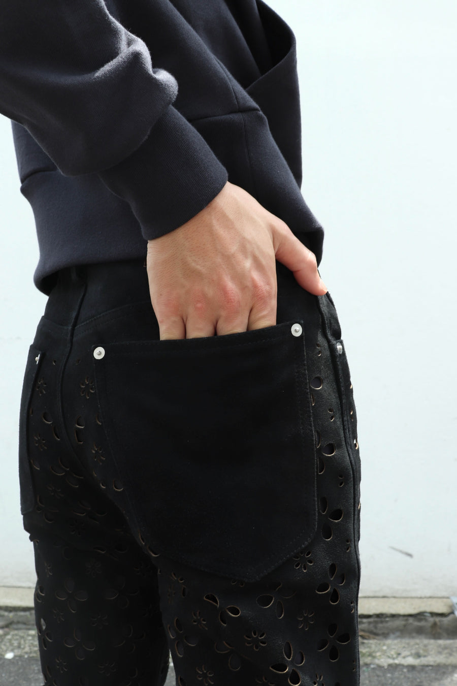MASU(エムエーエスユー)のFLOWER-CUT LEATHER PANTSの通販｜PALETTE