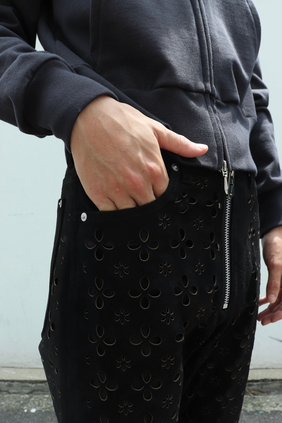 MASU(エムエーエスユー)のFLOWER-CUT LEATHER PANTSの通販｜PALETTE