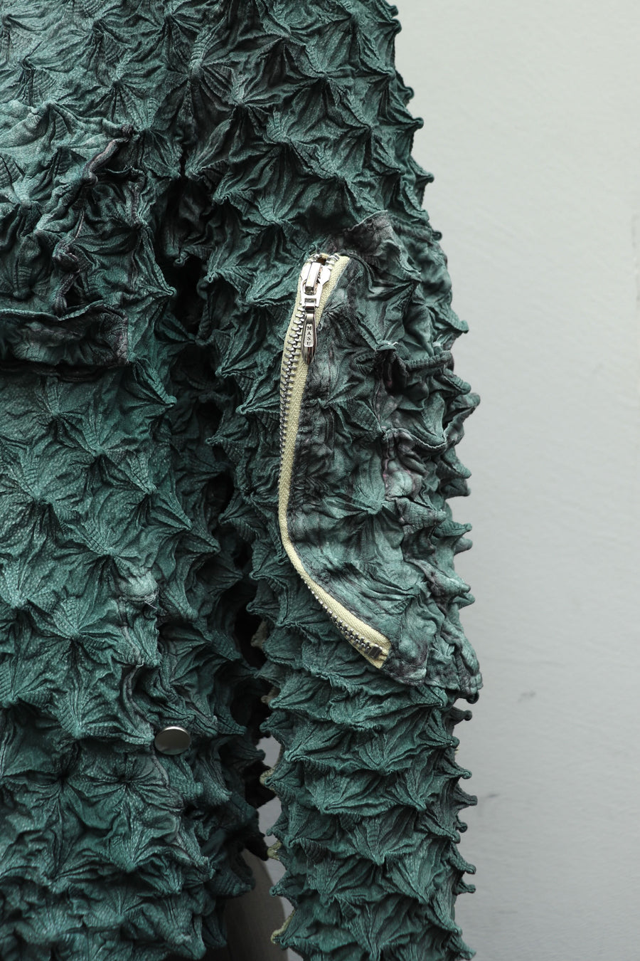 MASU(エムエーエスユー)のSPIKY FLIGHT JACKET SMOKE GREENの通販