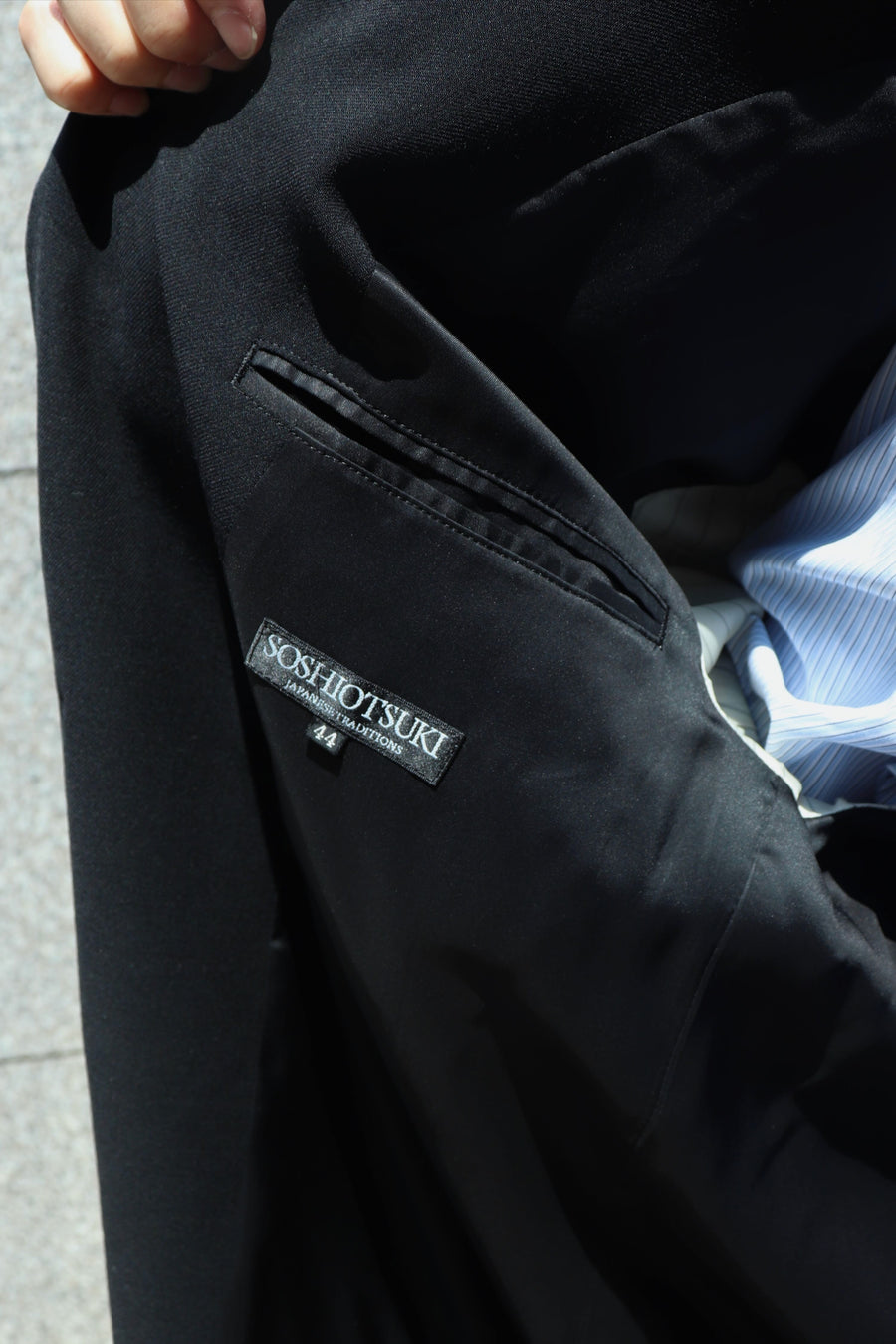 SOSHIOTSUKI  DRAPED DART WOOL SERGE BLAZER(BLACK)