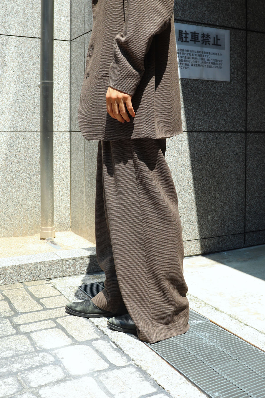 SOSHIOTSUKI  WOOL SERGE HI-WAIST TROUSERS(BROWN)