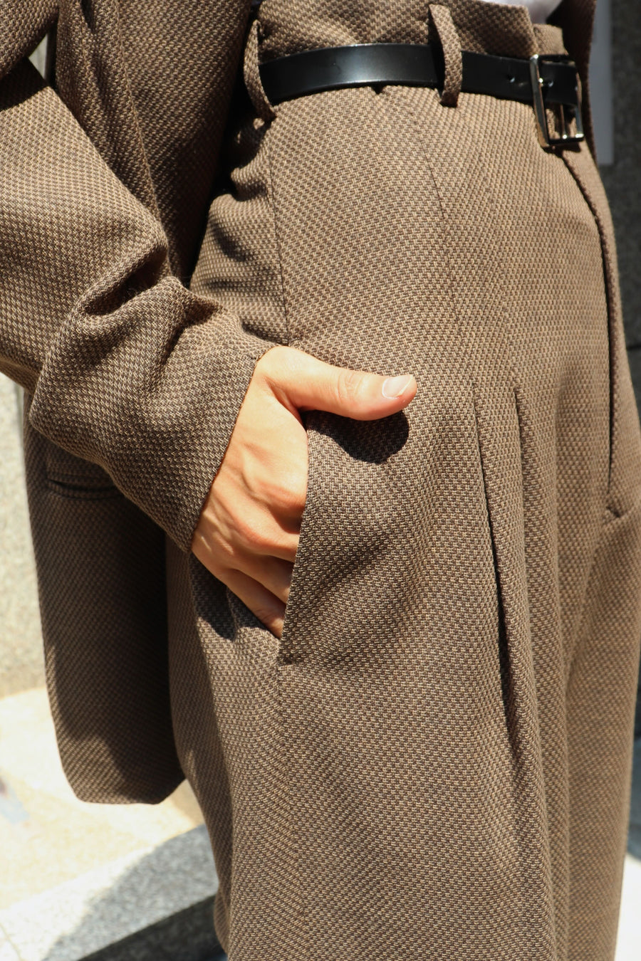 SOSHIOTSUKI  WOOL SERGE HI-WAIST TROUSERS(BROWN)