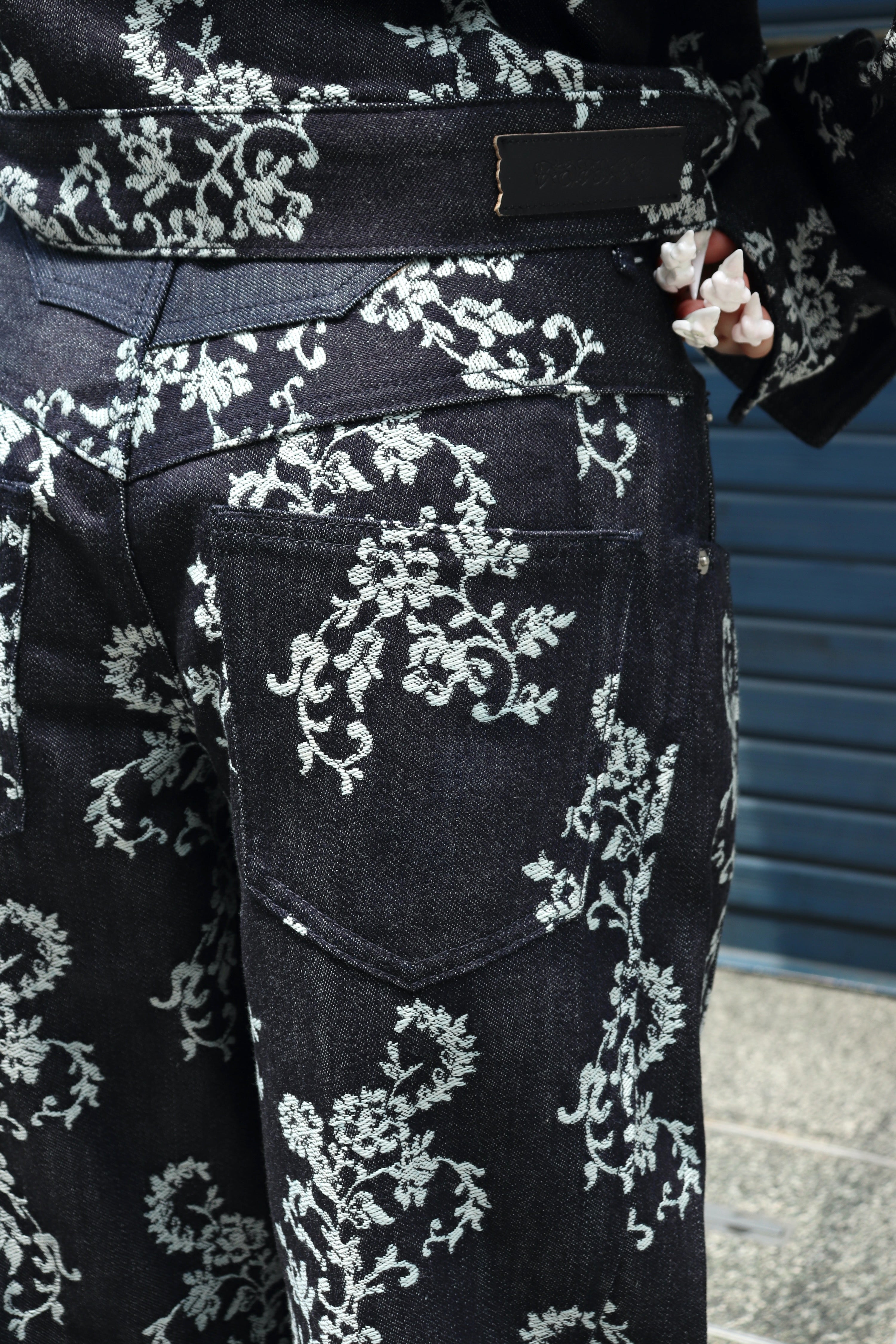 FETICO(フェティコ)のLACE-JACQUARD DENIM STRAIGHT JEANS(デニム)の
