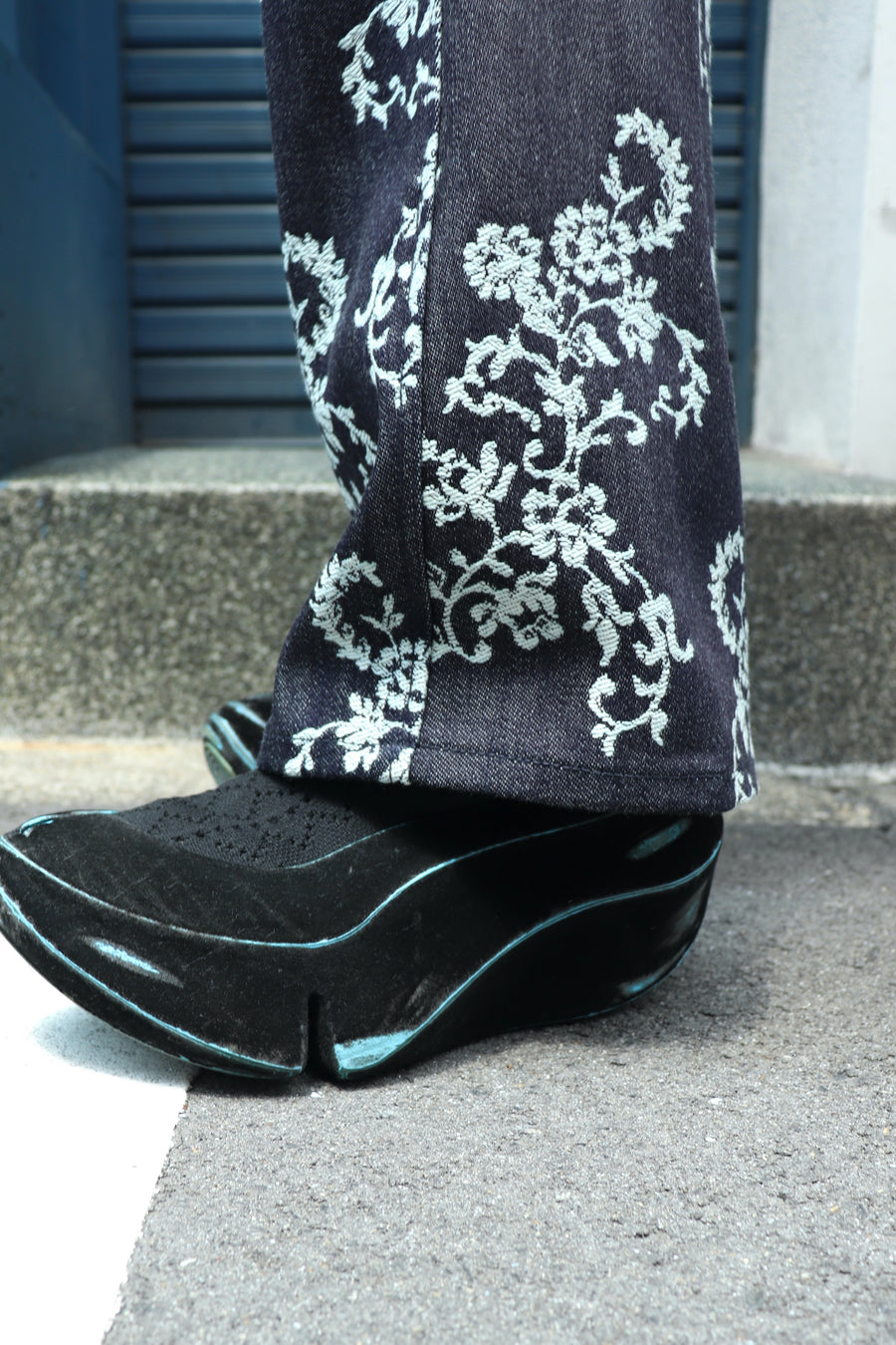 FETICO(フェティコ)のLACE-JACQUARD DENIM STRAIGHT JEANS(デニム)の