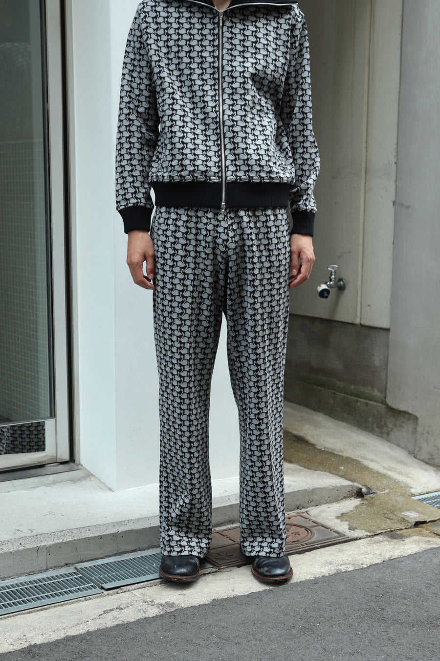 MASU  SWAN MONOGRAM TRACK PANTS(BLACK)