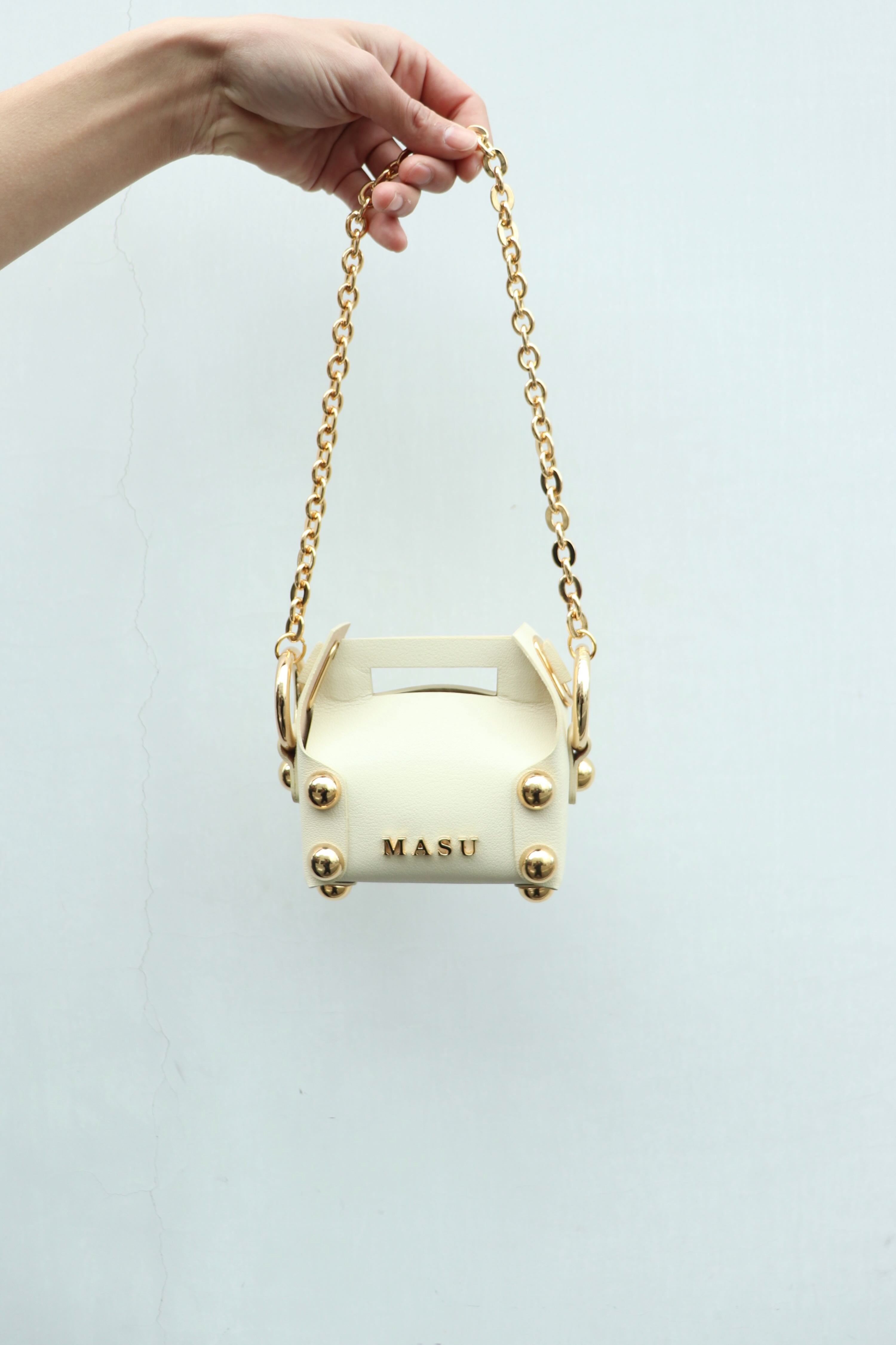 MASU(エムエーエスユー)のLEATHER CAKE BAG PETIT CREAM(バッグ)の通販