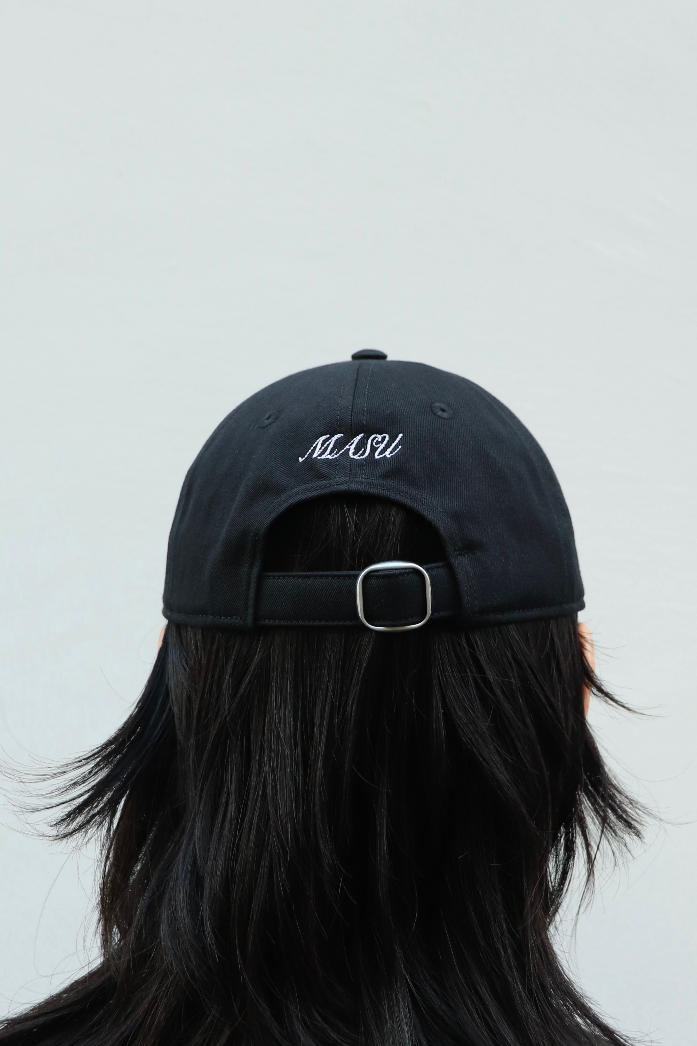 帽子 MASU 24ss MASU(エムエーエスユー)のMB EMBROIDERY CAP BLACK(キャップ)の通販