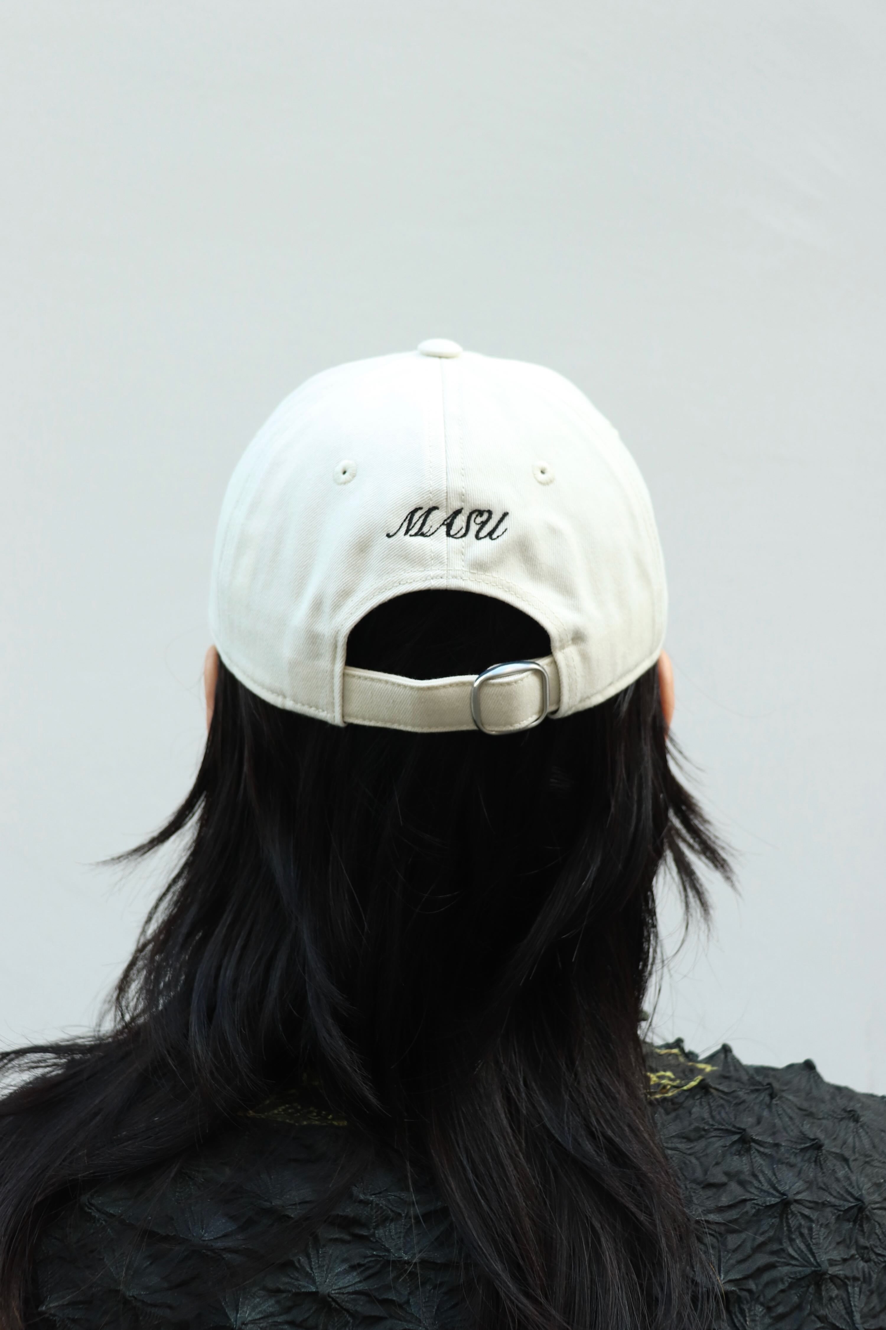 MASU(エムエーエスユー)のMB EMBROIDERY CAP ECRU(キャップ)の通販
