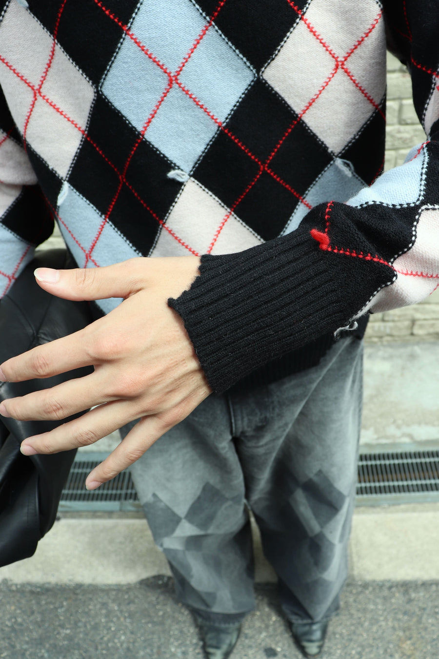 MASU(エムエーエスユー)のDIAMOND SCRAPED SWEATER BLACKの通販