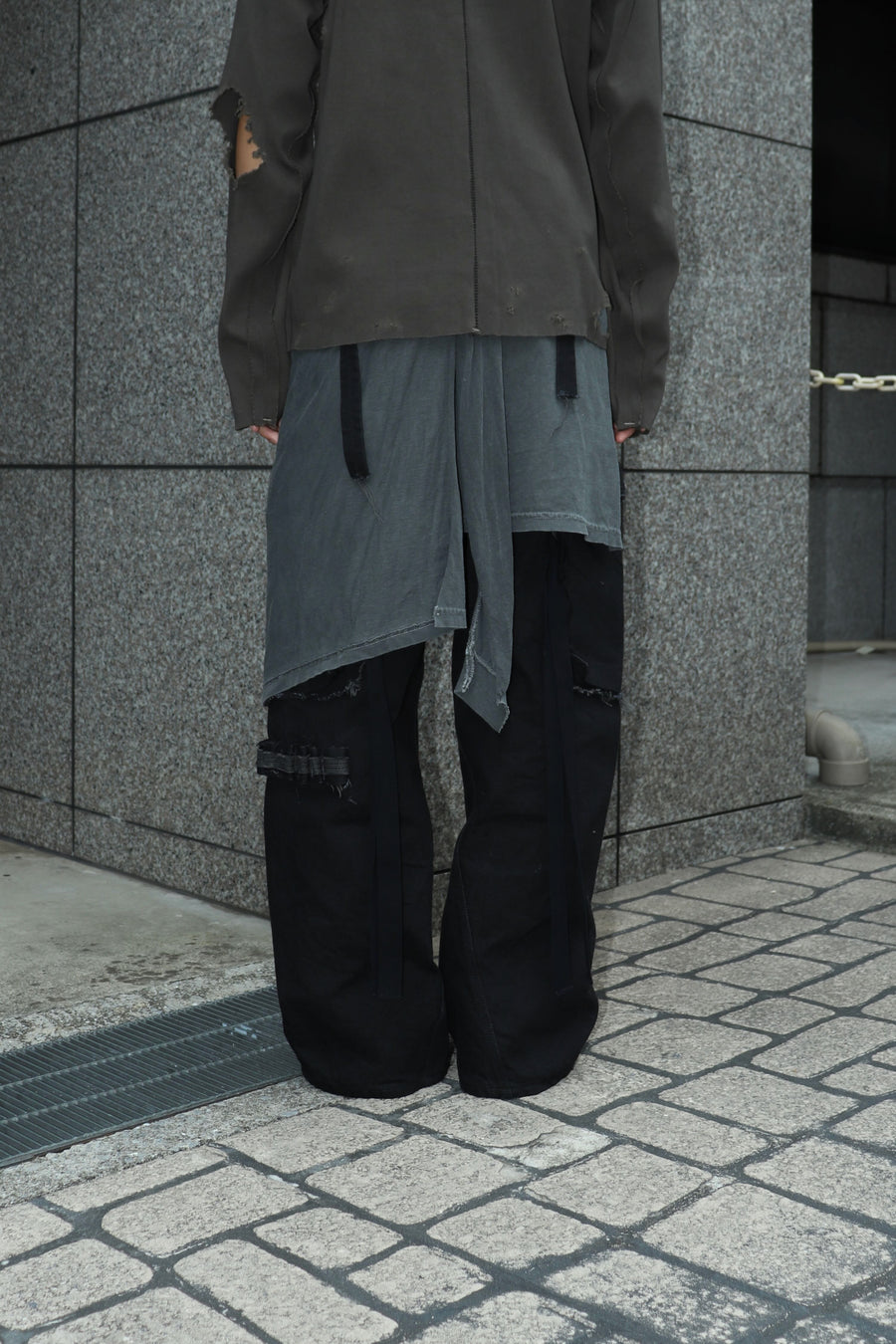 MINUS  Slash Seam Twist Cargo Jeans With Wrapped