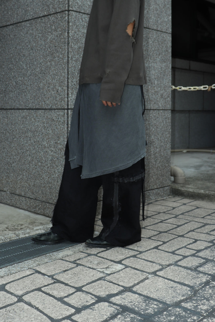 MINUS  Slash Seam Twist Cargo Jeans With Wrapped