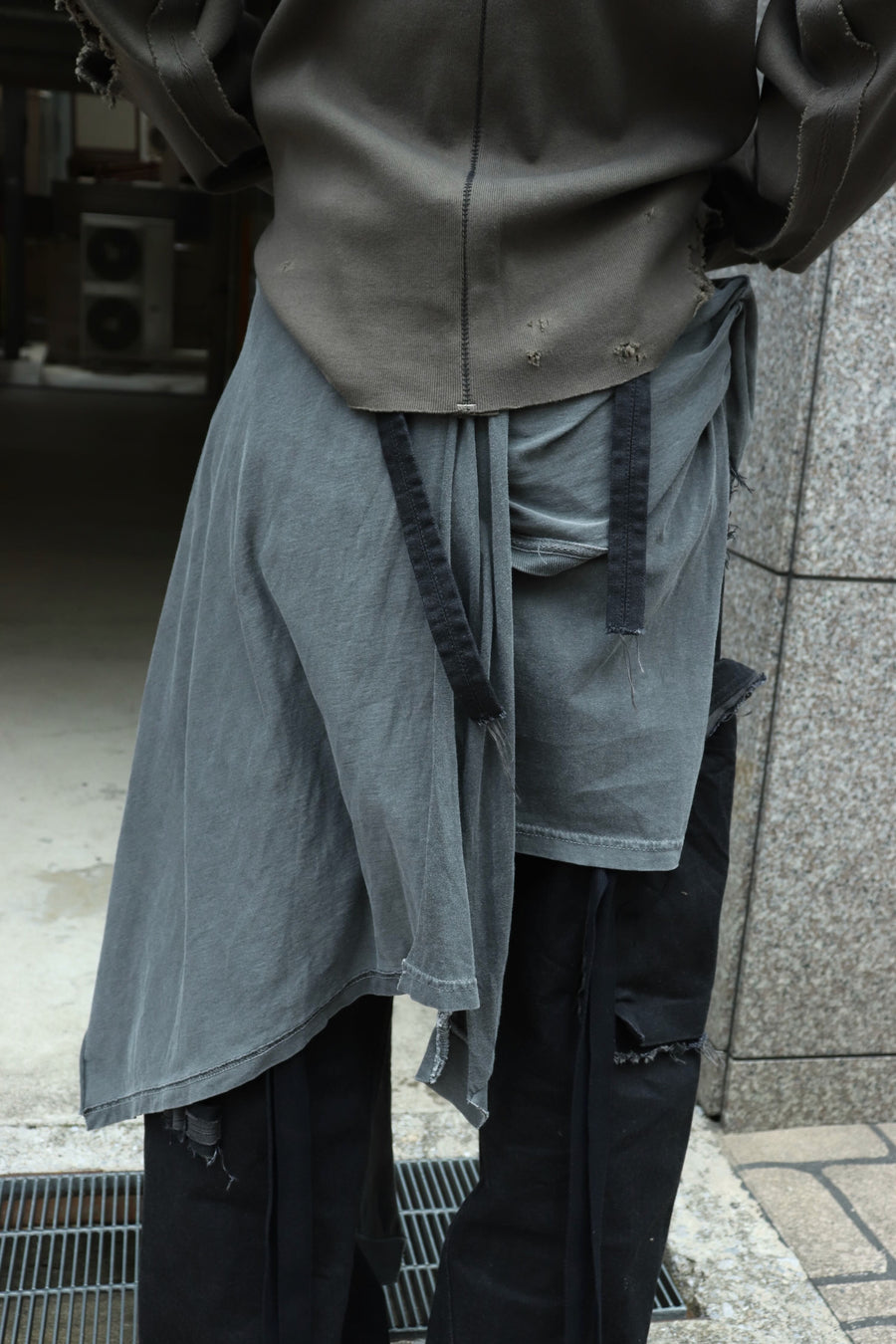 MINUS  Slash Seam Twist Cargo Jeans With Wrapped