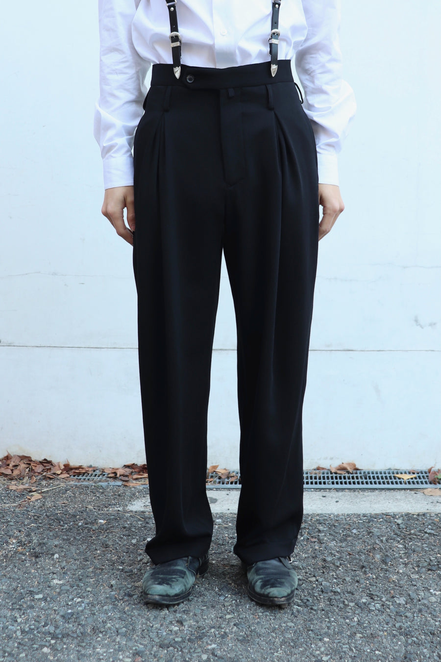 パンツ Soshiotsuki SS26 Double Inverted Tuck SOSHIOTSUKI(ソウシオオツキ)のDOUBLE INVERTED TUCK TROUSERS BLACKの