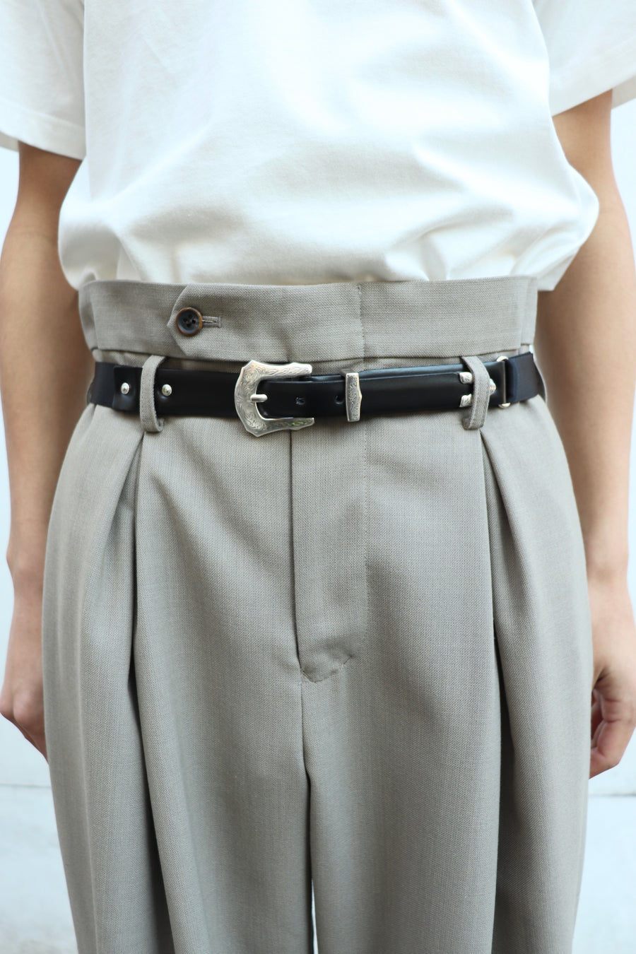 SOSHIOTSUKI(ソウシオオツキ)のDOUBLE INVERTED TUCK TROUSERS BEIGEの通販｜PALETTE art ...