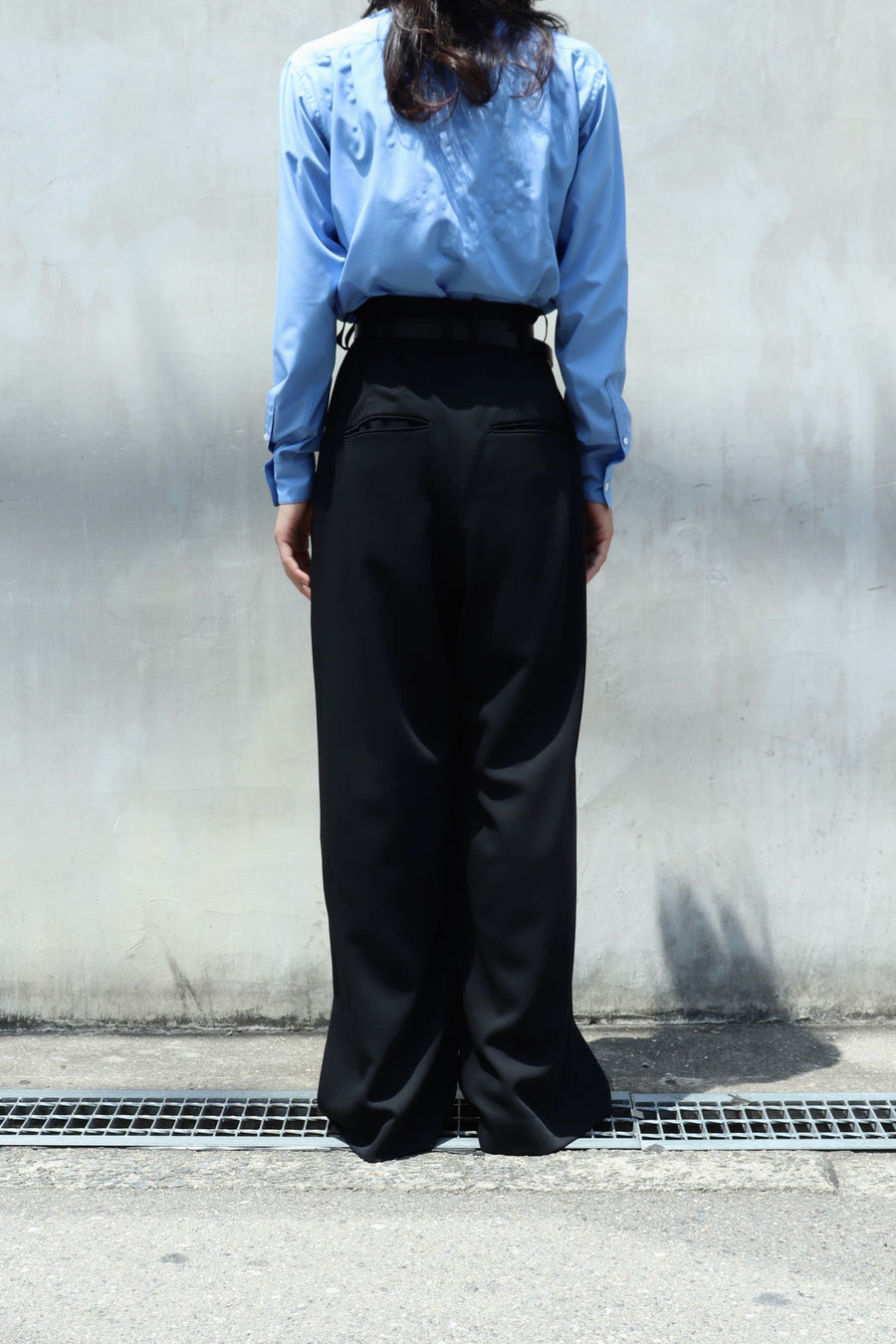 SOSHIOTSUKI(ソウシオオツキ)のEIGHT TUCK HIGH WAIST TROUSERS BLACK