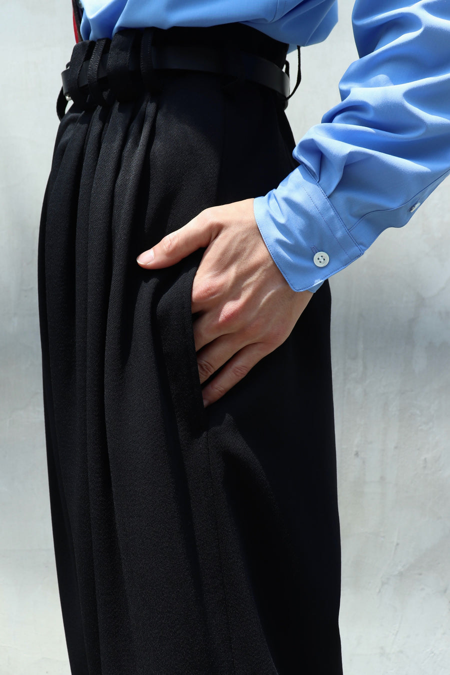 SOSHIOTSUKI(ソウシオオツキ)のEIGHT TUCK HIGH WAIST TROUSERS BLACK