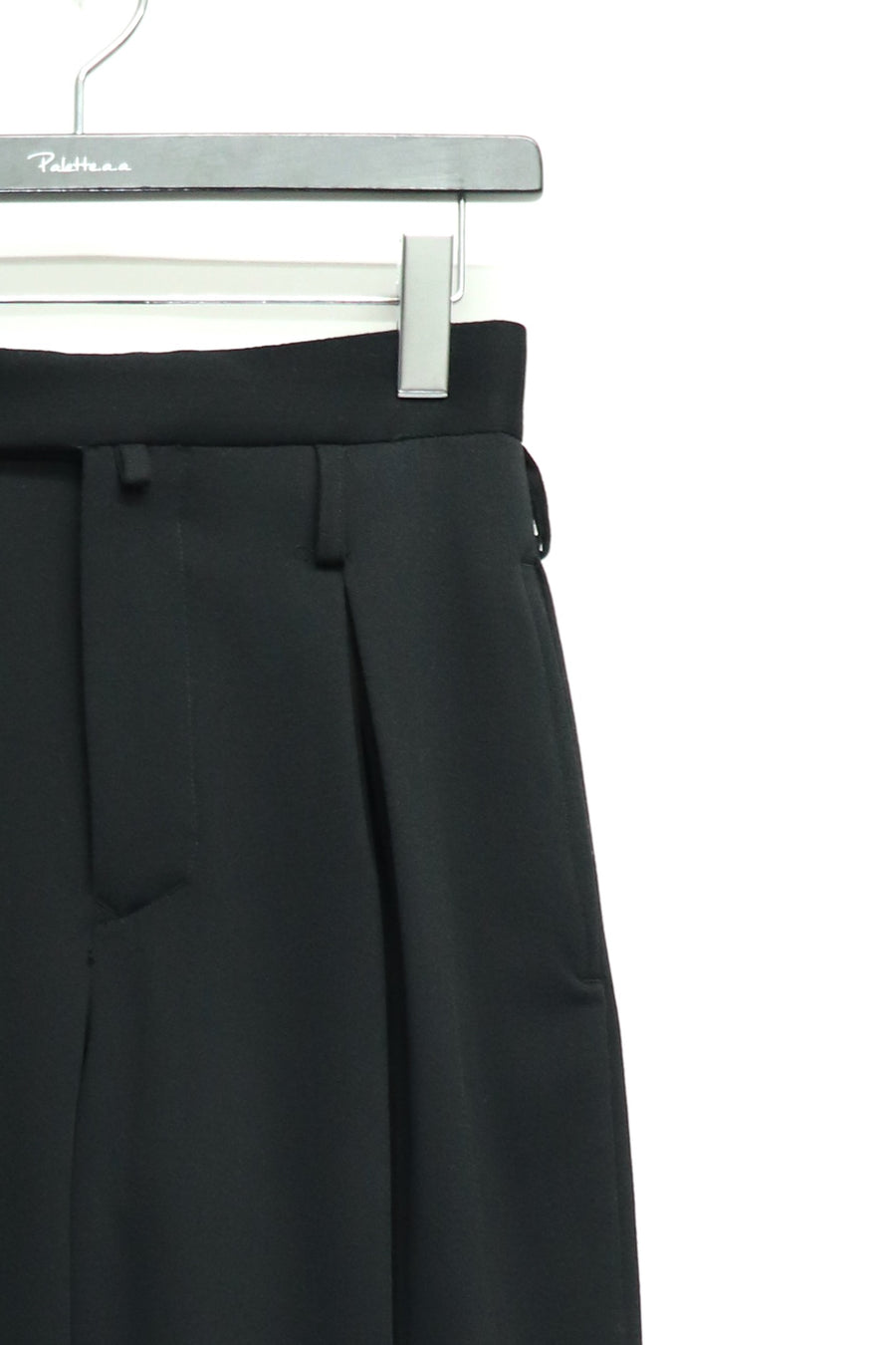 SOSHIOTSUKI(ソウシオオツキ)のDOUBLE INVERTED TUCK TROUSERS BLACKの