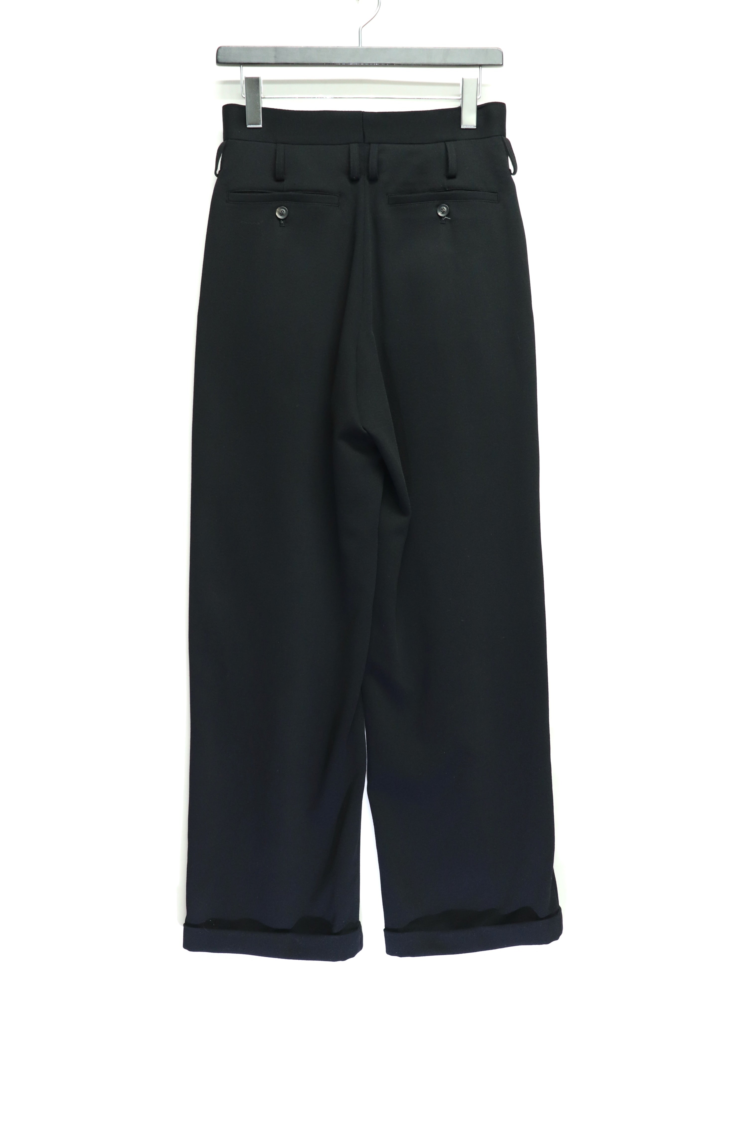 SOSHIOTSUKI(ソウシオオツキ)のDOUBLE INVERTED TUCK TROUSERS BLACKの