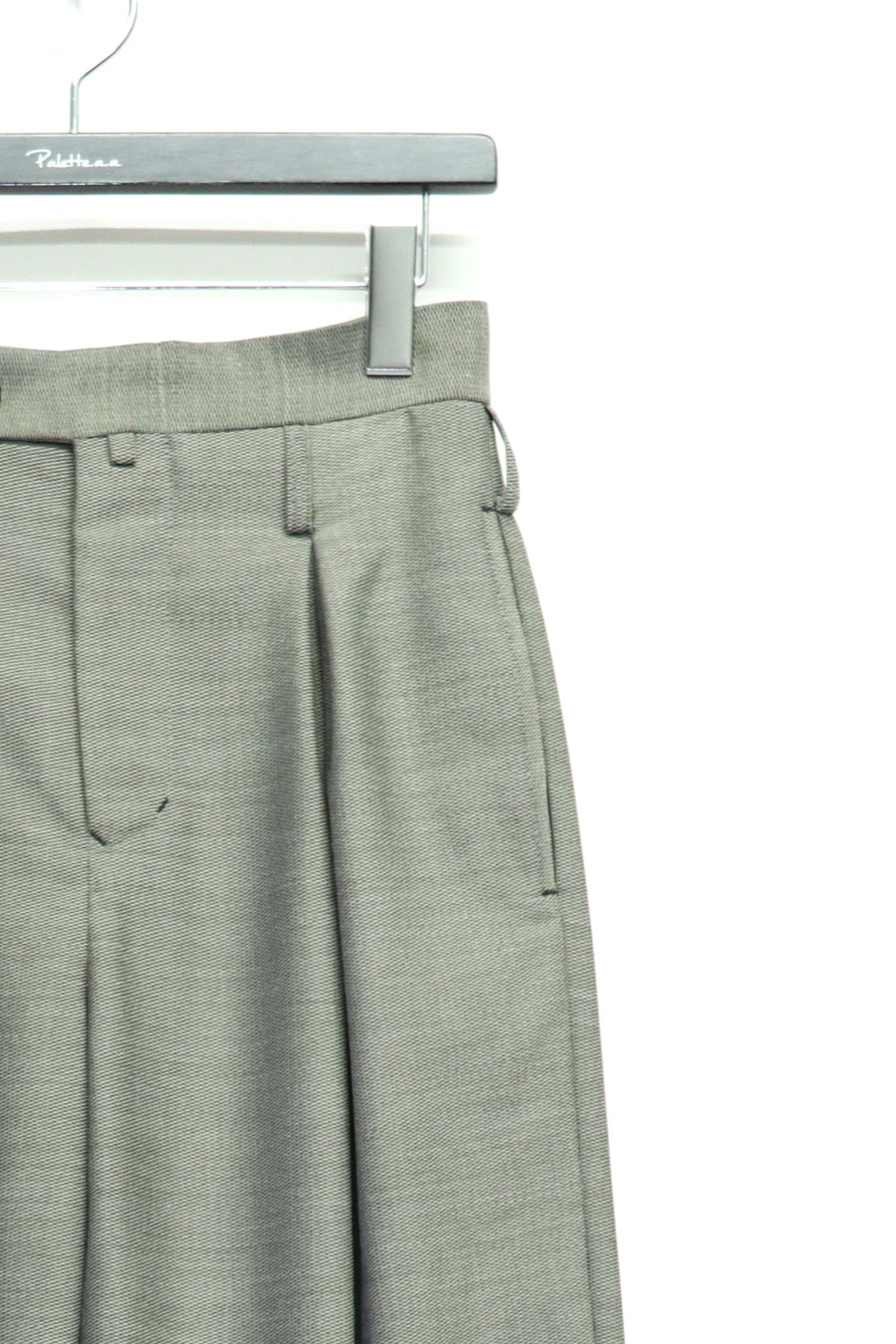 SOSHIOTSUKI(ソウシオオツキ)のDOUBLE INVERTED TUCK TROUSERS GRAYの