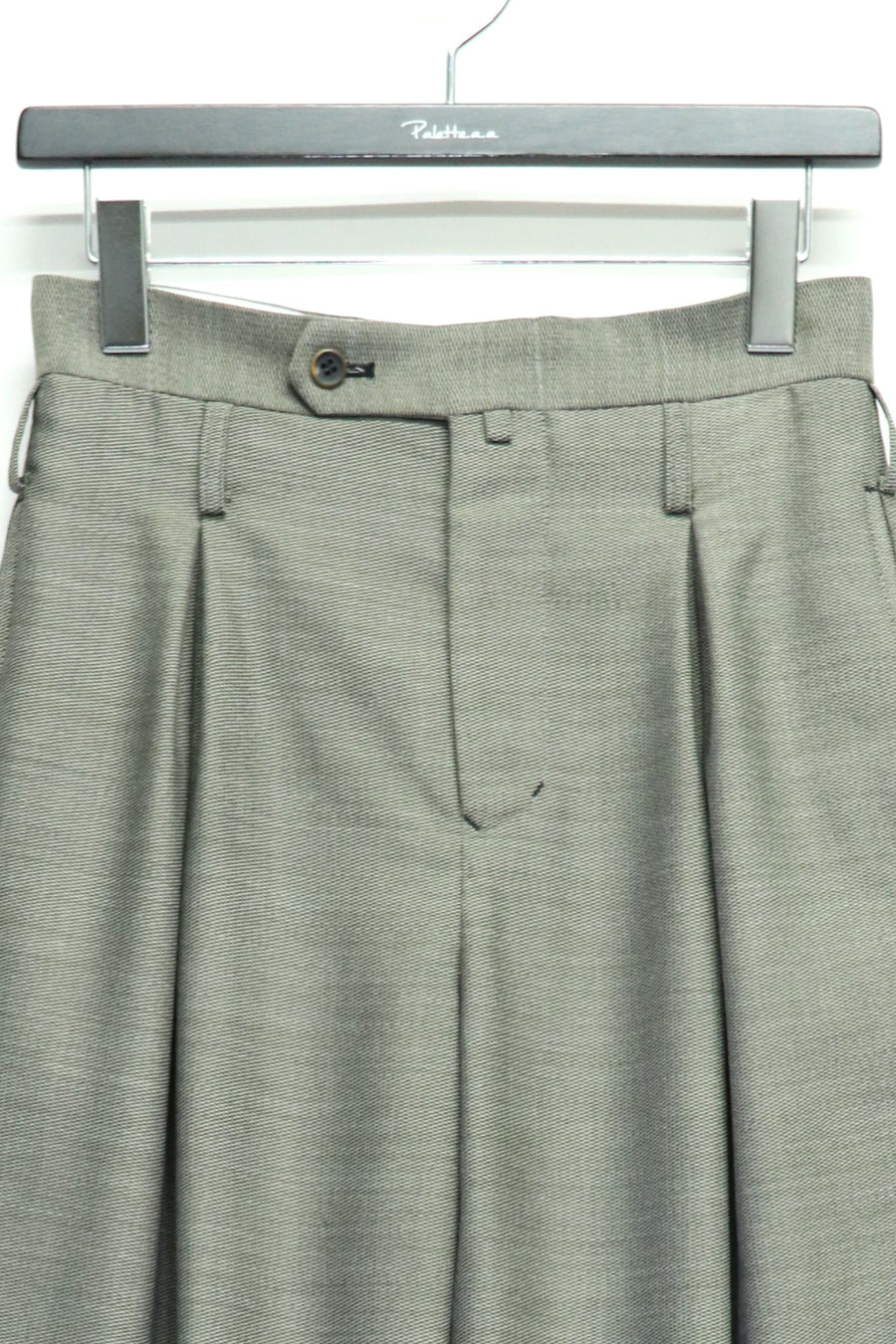 SOSHIOTSUKI(ソウシオオツキ)のDOUBLE INVERTED TUCK TROUSERS GRAYの