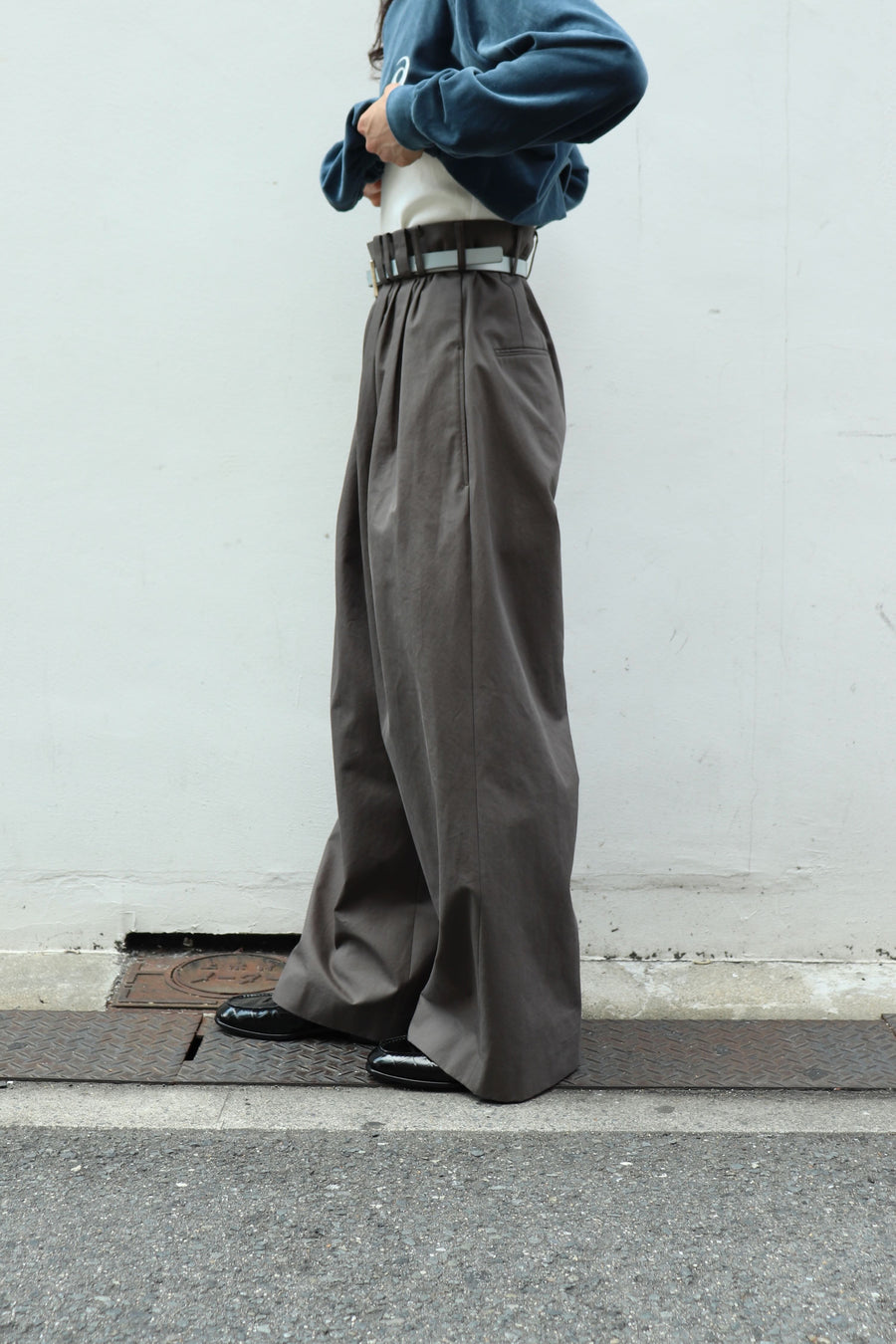 SOSHIOTSUKI(ソウシオオツキ)のEIGHT TUCK HIGH WAIST TROUSERS