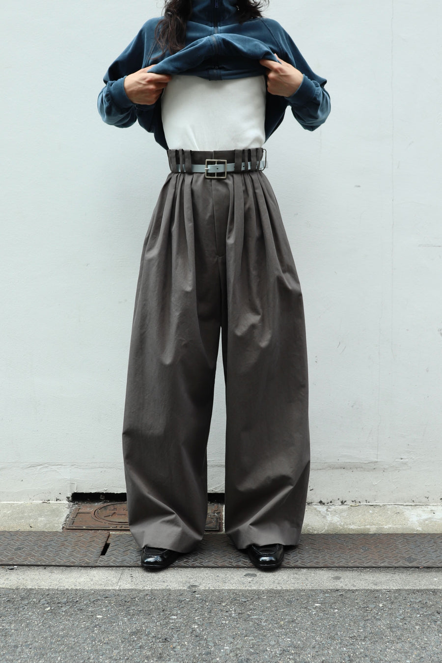 SOSHIOTSUKI(ソウシオオツキ)のEIGHT TUCK HIGH WAIST TROUSERS