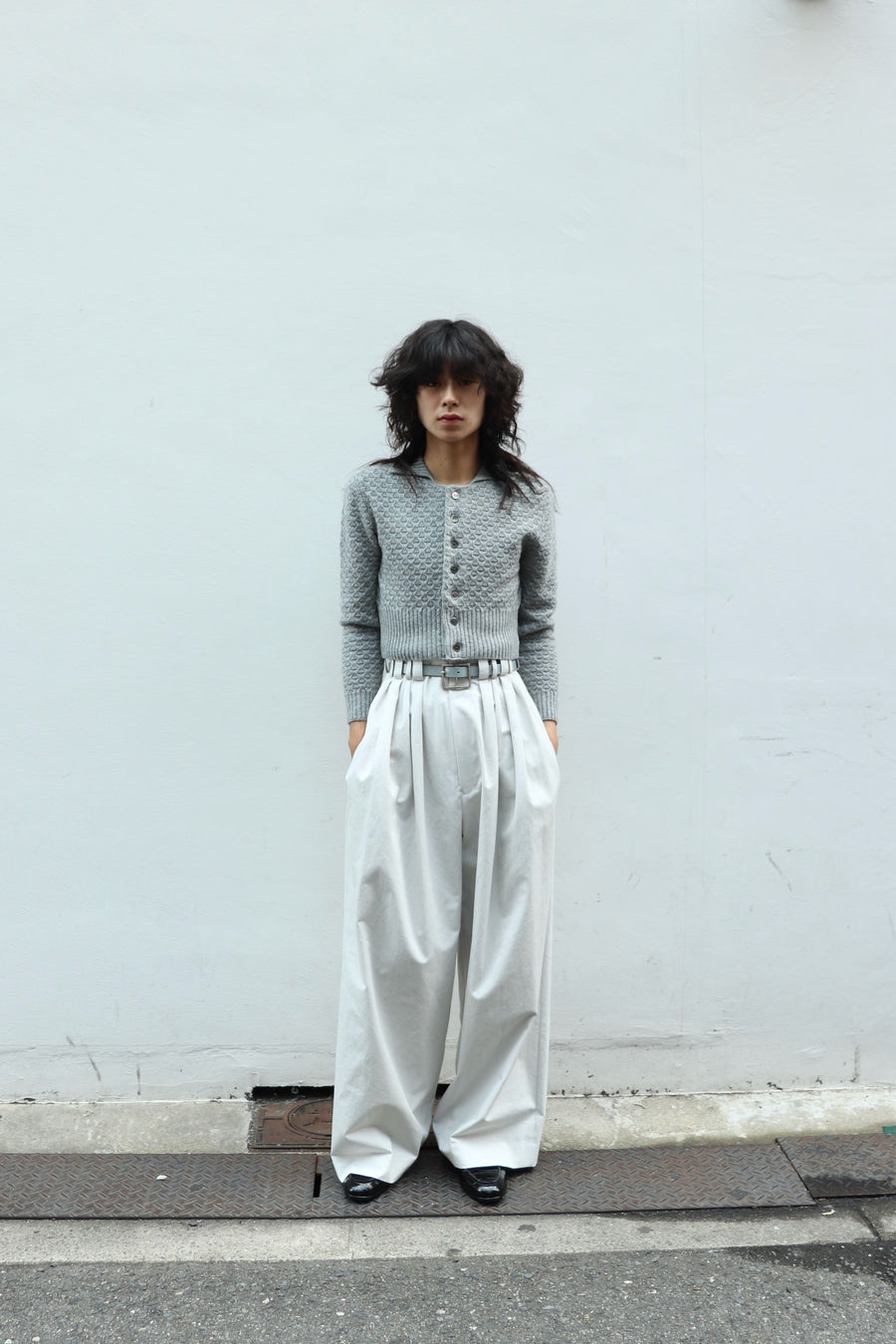 SOSHIOTSUKI(ソウシオオツキ)のEIGHT TUCK HIGH WAIST TROUSERS GREIGE