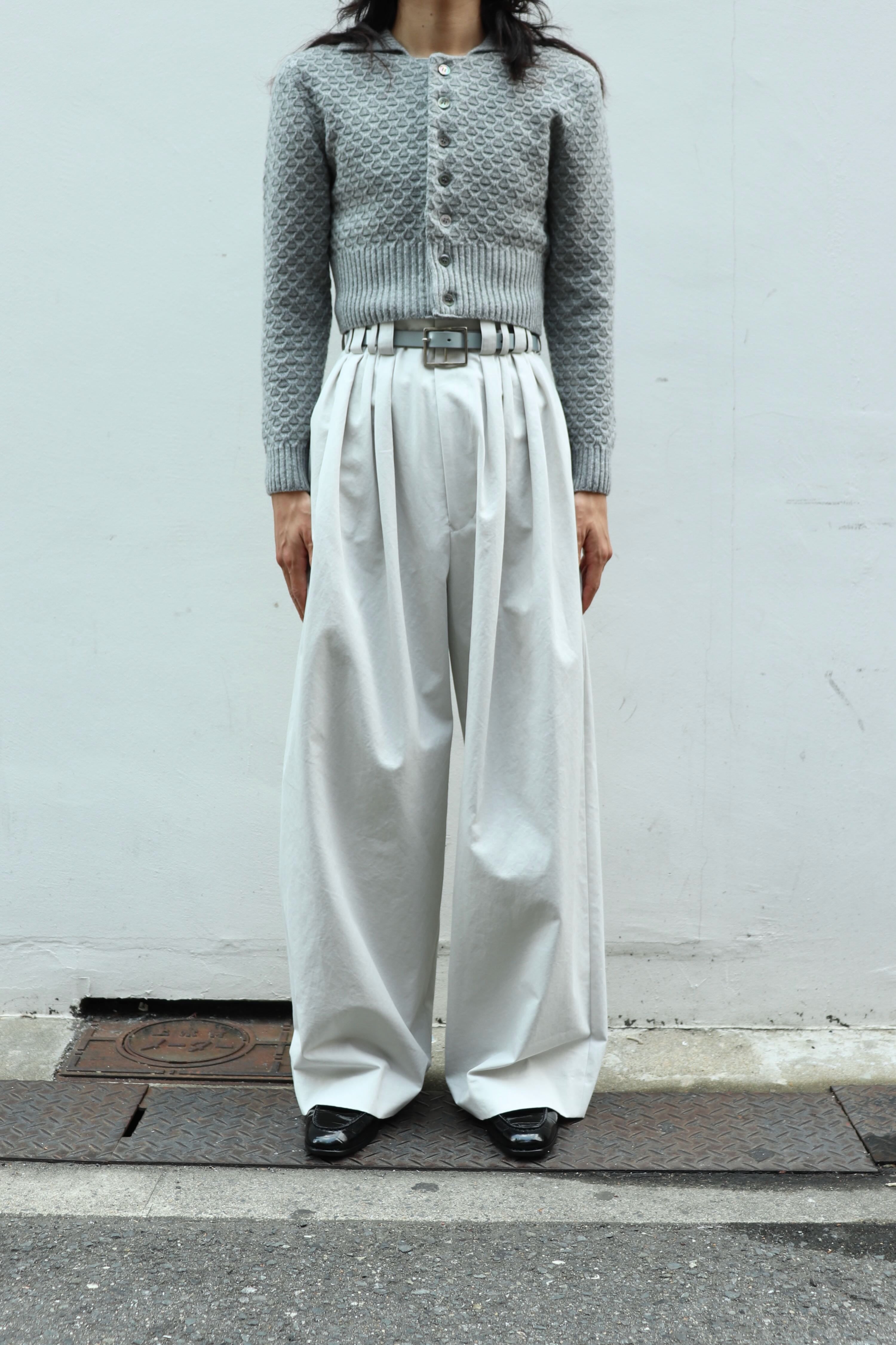 SOSHIOTSUKI(ソウシオオツキ)のEIGHT TUCK HIGH WAIST TROUSERS GREIGE