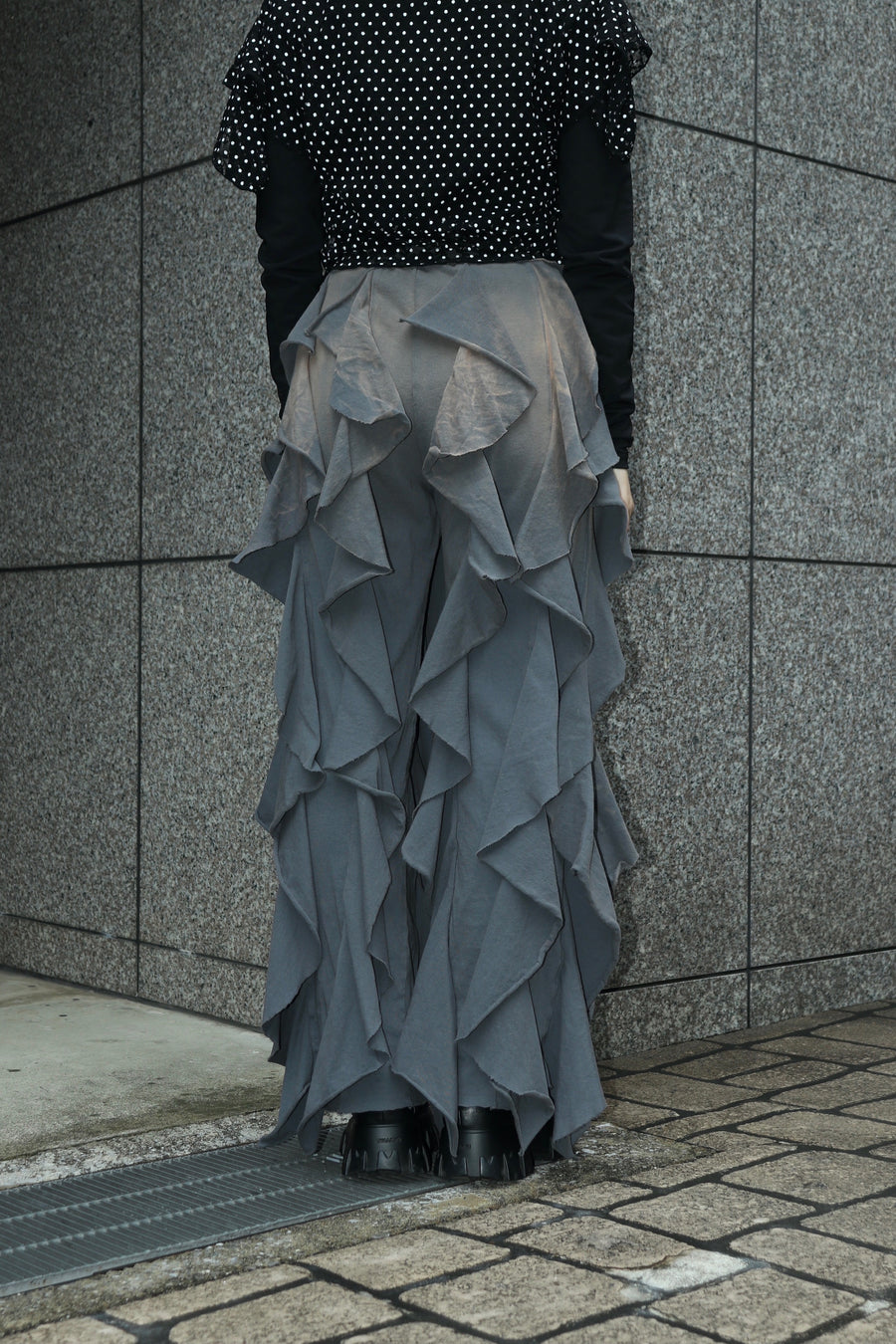 BELPER  BLEACHED RUFFLE PANTS(BLACK)