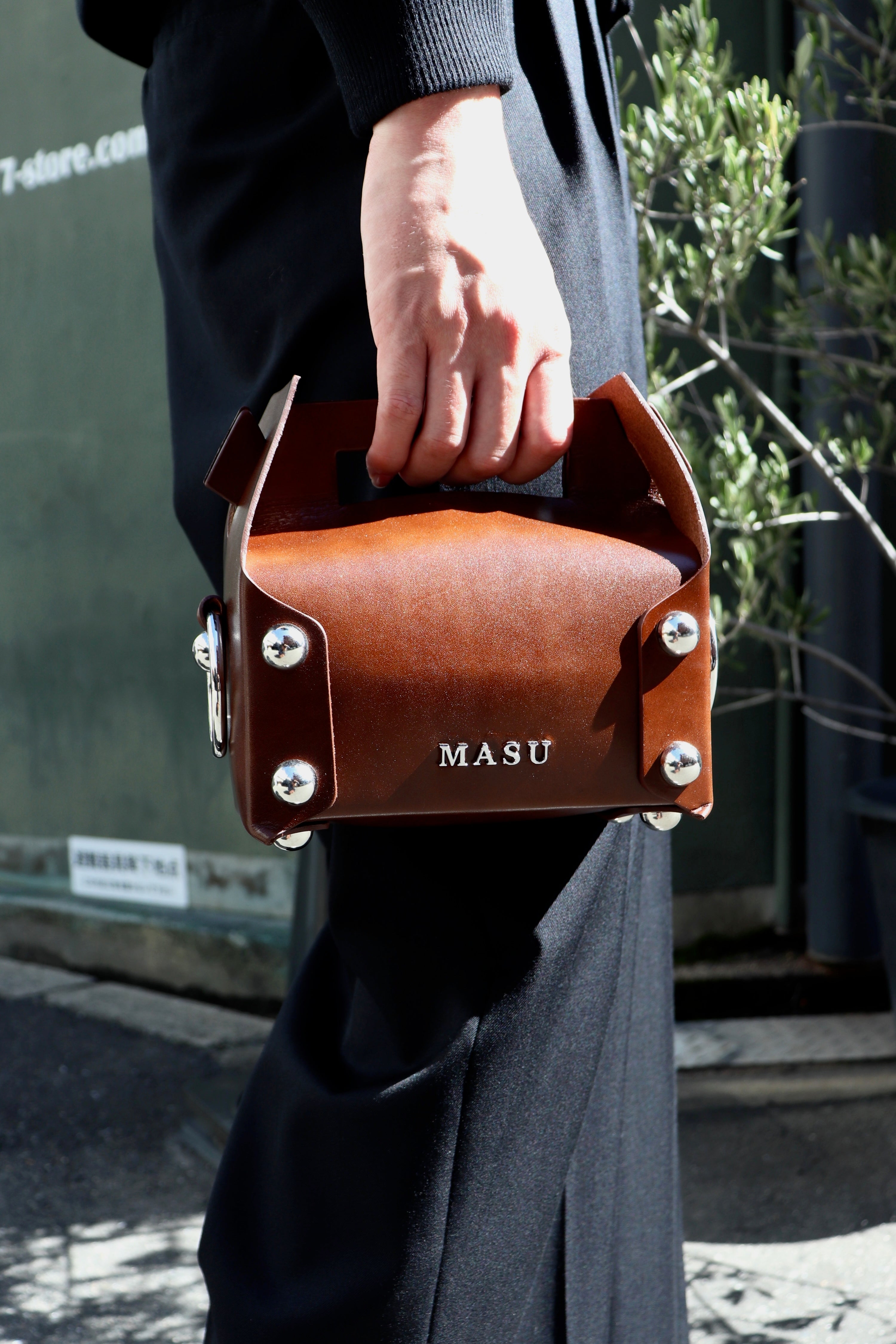 MASU(エムエーエスユー)のLEATHER CAKE MINI BAG BROWN(バッグ)の通販｜PALETTE art  aliveのオンラインショップ – PALETTE art alive ONLINE STORE