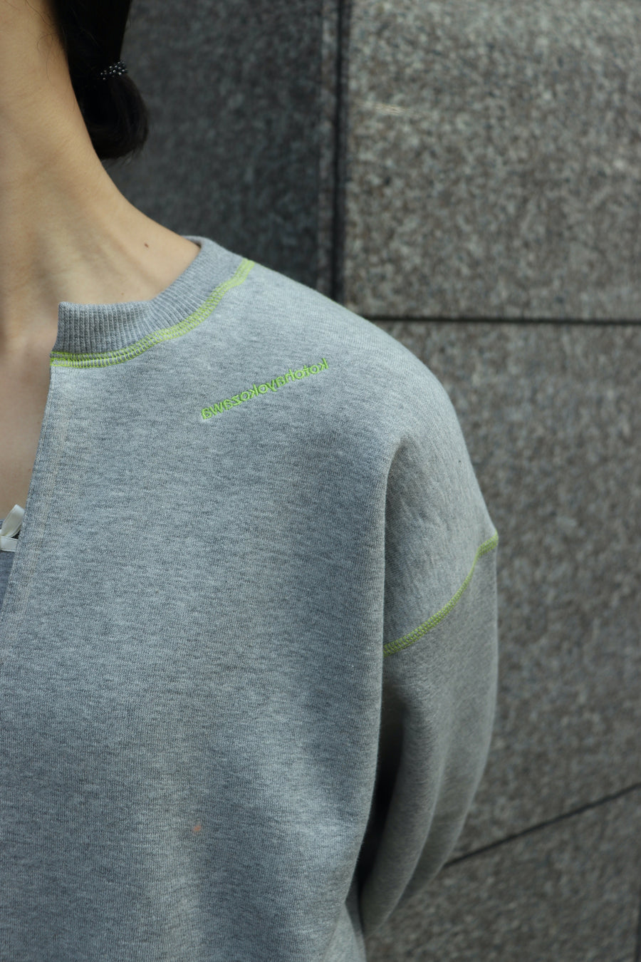 kotohayokozawa  REVERSIBLE SLIT-NECK PULLOVER(GRAY)