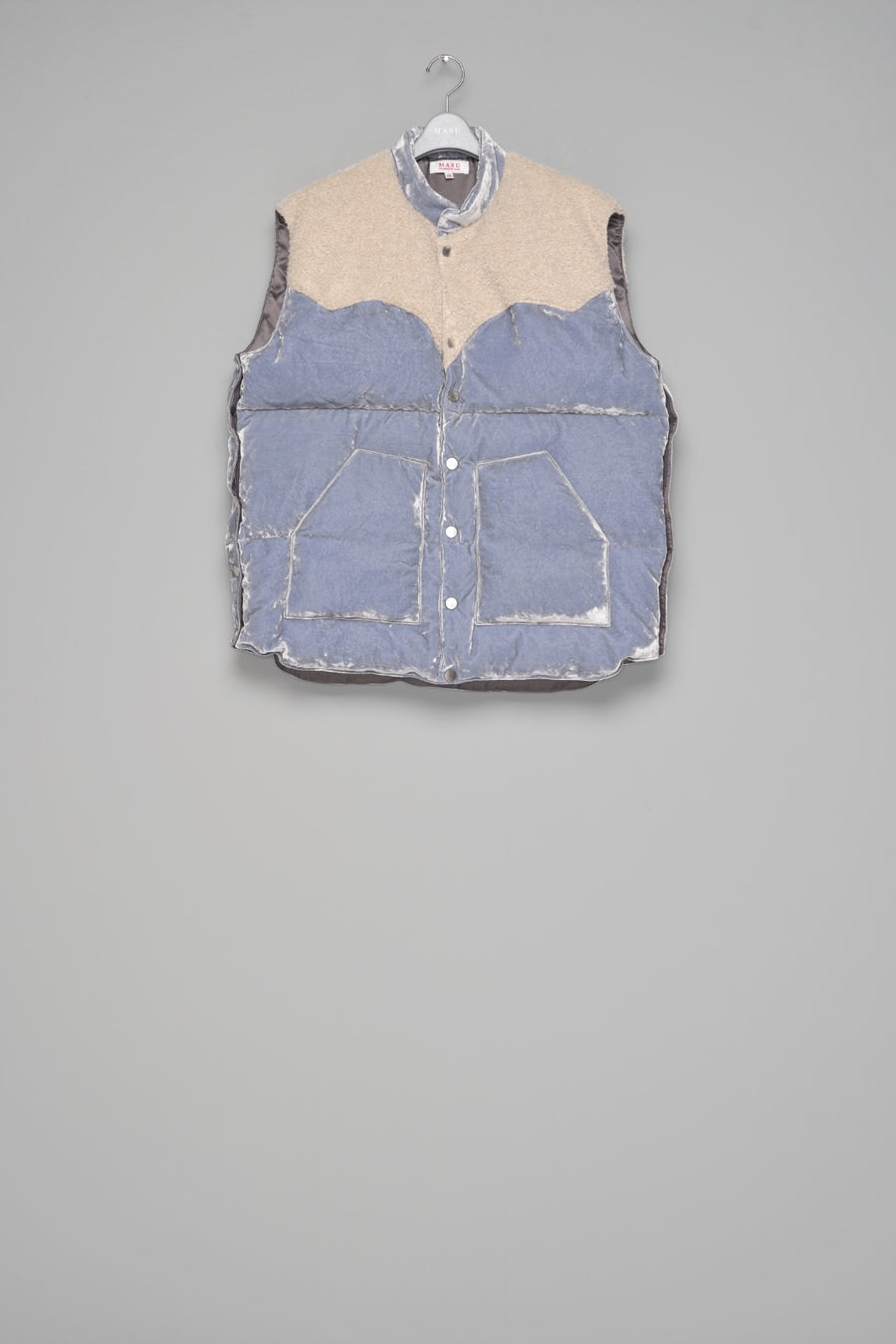 MASU(エムエーエスユー)のVELVET MOUNTAIN DOWN VEST DUSTY BLUEの通販