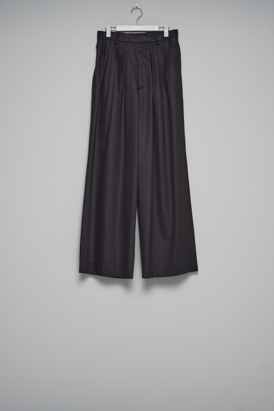 MASU(エムエーエスユー)の6 TUCK TROUSERS BLACKの通販｜PALETTE art