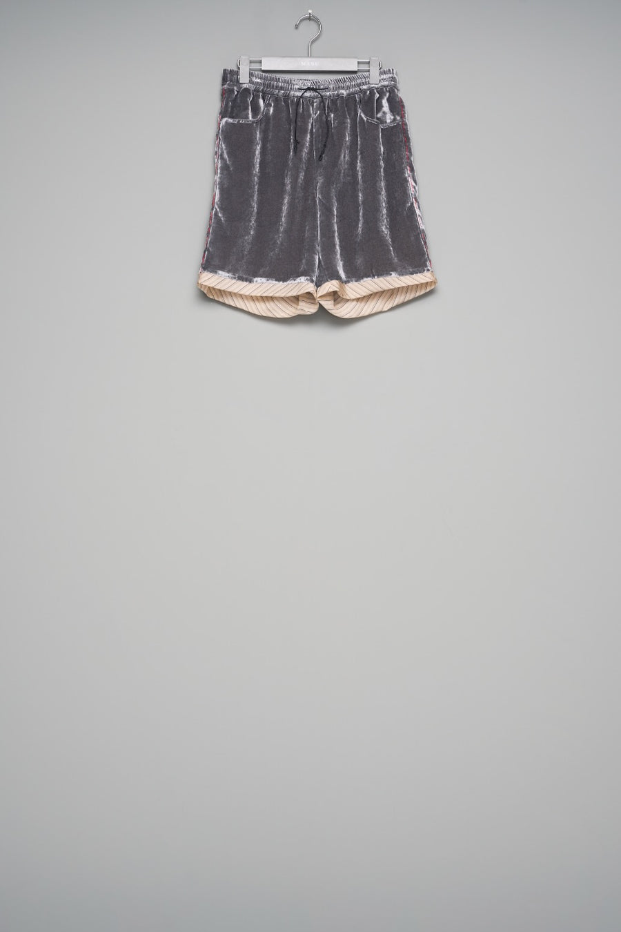 MASU(エムエーエスユー)のUNEVEN VELVET SHORTS CHARCOALの通販