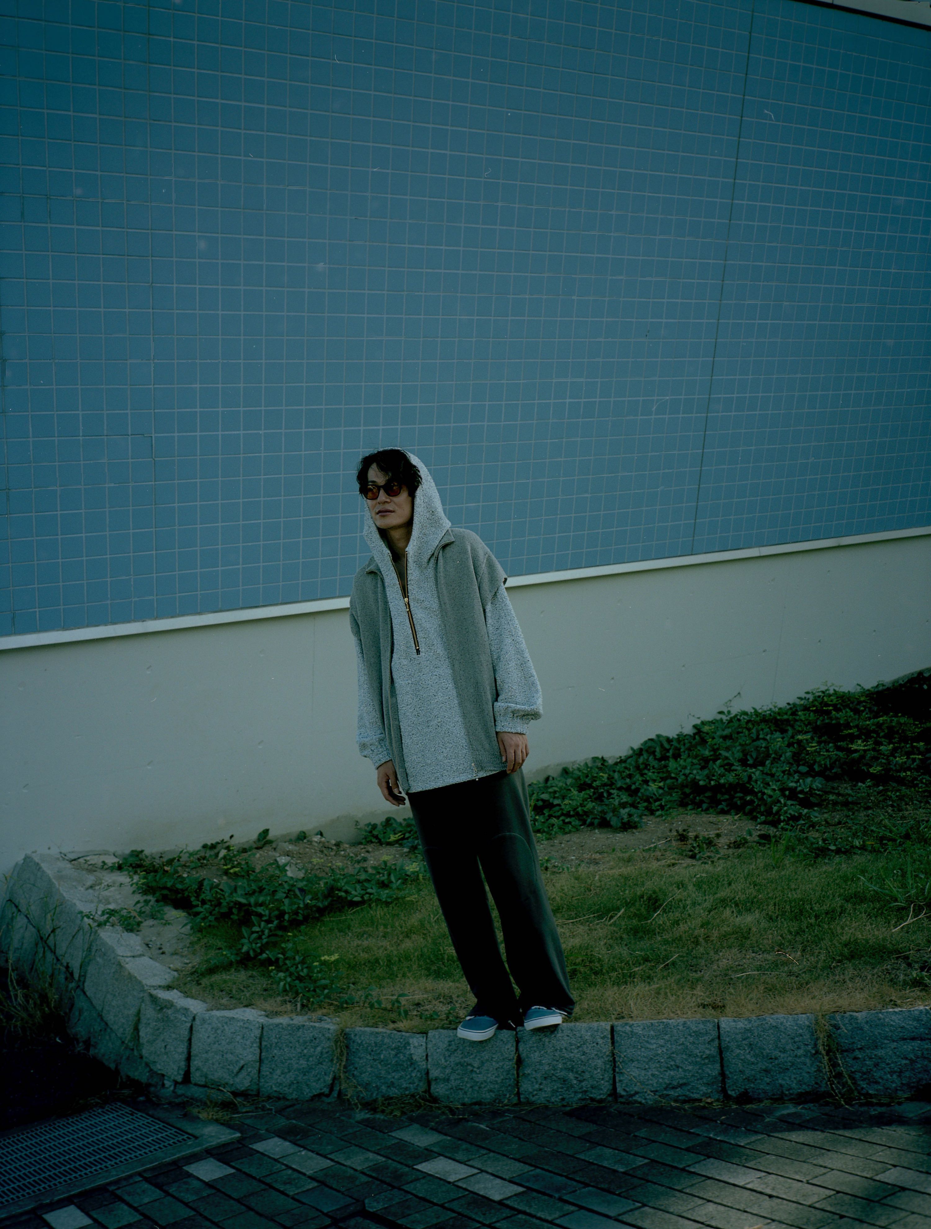 Taiga Igari(タイガ イガリ)のZip Knit Vest Grey×Blueの通販｜PALETTE