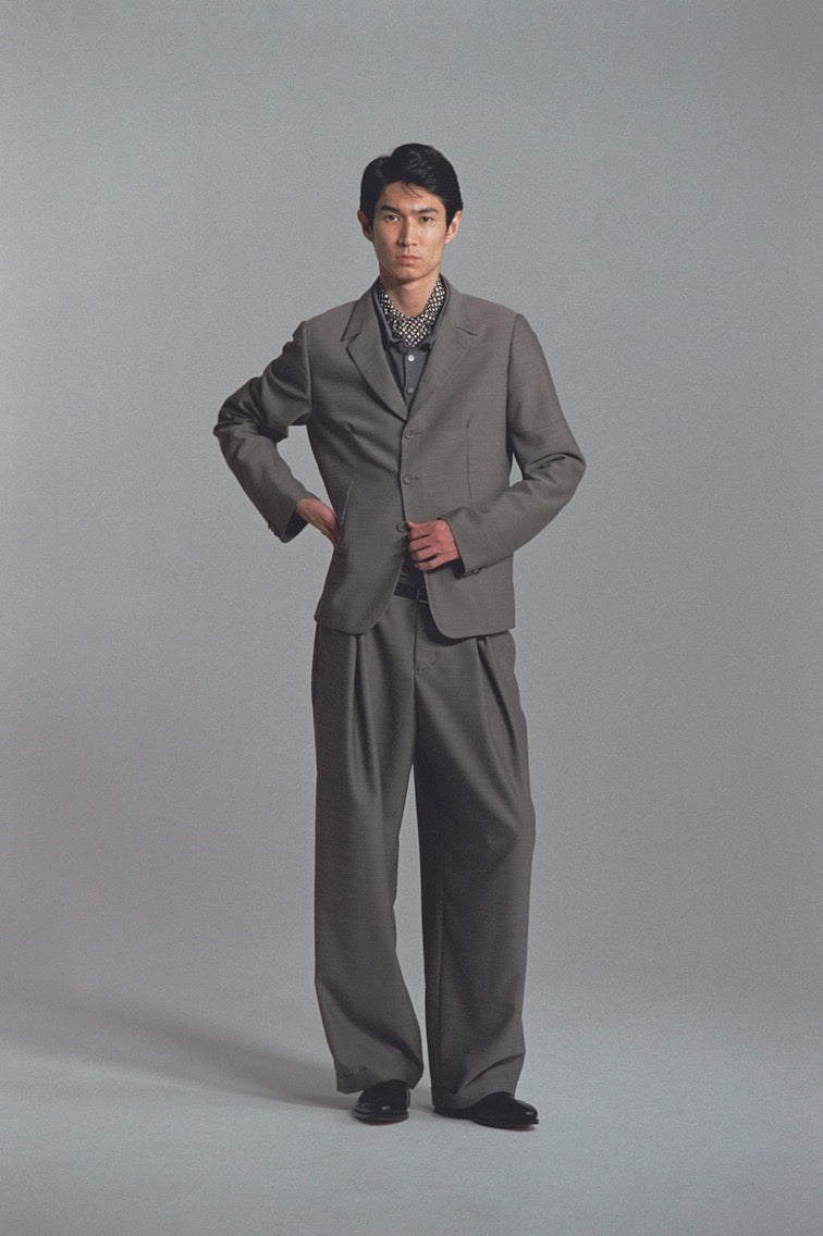 SOSHIOTSUKI(ソウシオオツキ)のDOUBLE INVERTED TUCK TROUSERS GRAYの