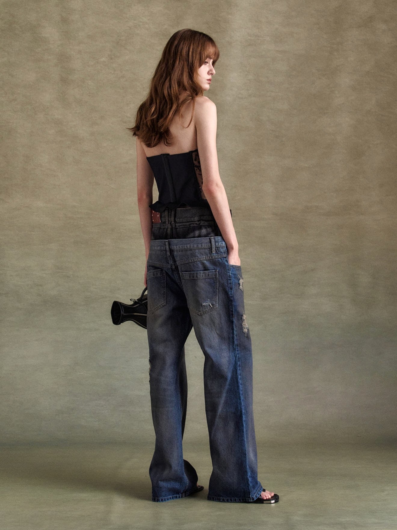 ANDERSSON BELL(アンダースンベル)のDUSTY SPRAY DOUBLE WAIST JEANSの 