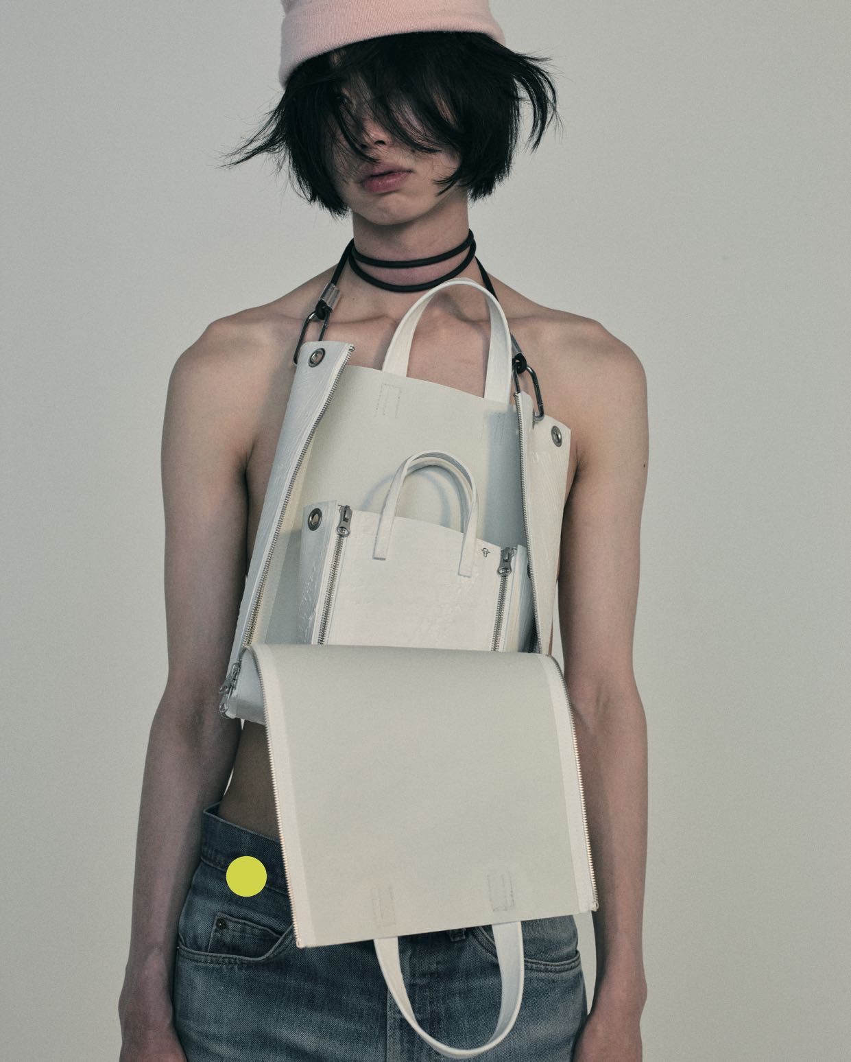 カガリユウスケ(KAGARI YUSUKE)の黒壁 4ジップクロストート Mの通販