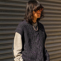 TOGA VIRILIS(トーガ ビリリース)22ssのCable knit vest NAVYの通販