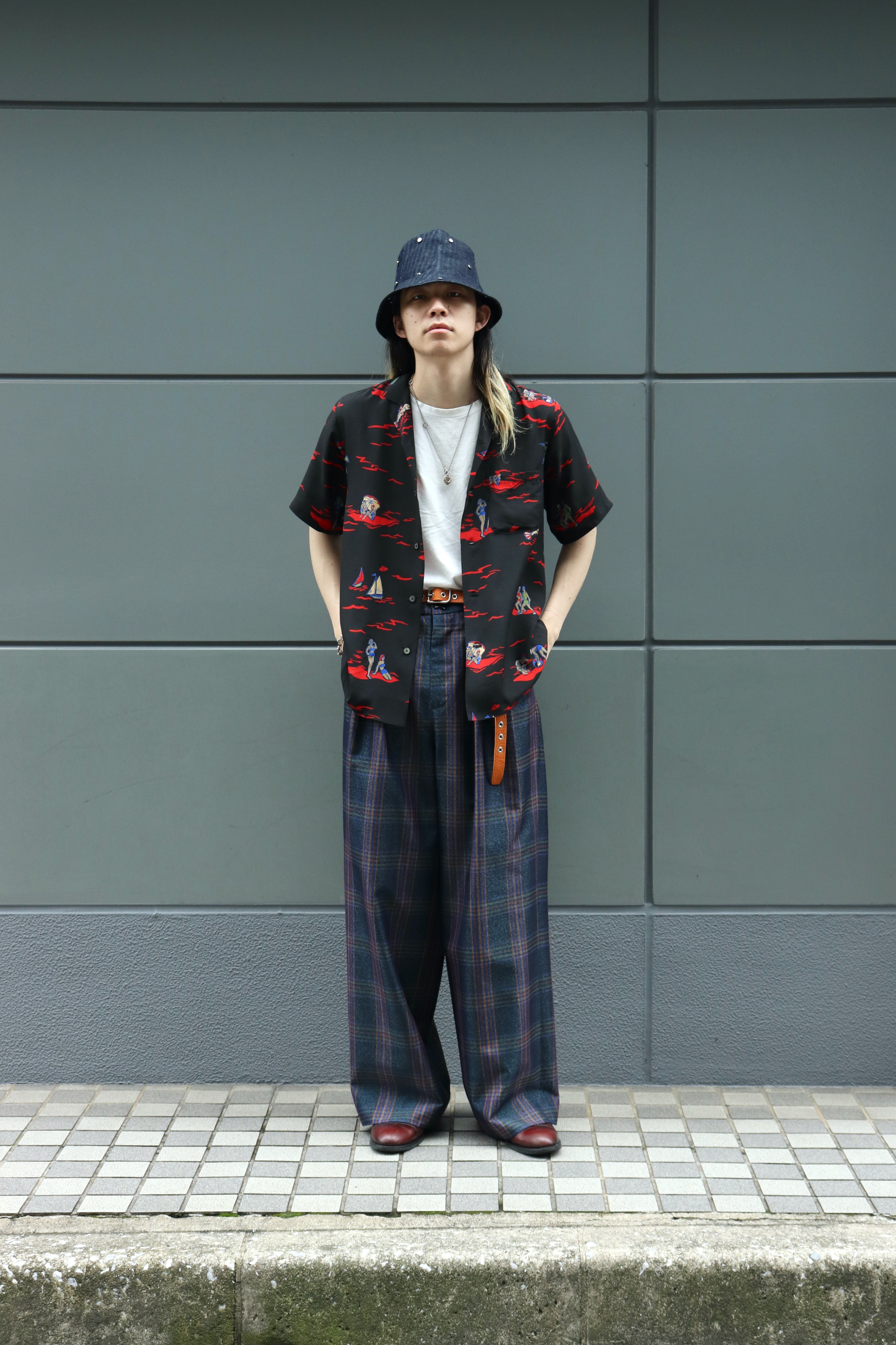 BRU NA BOINNE(ブルーナボイン)のシークレットビーチシャツ BLACKの 
