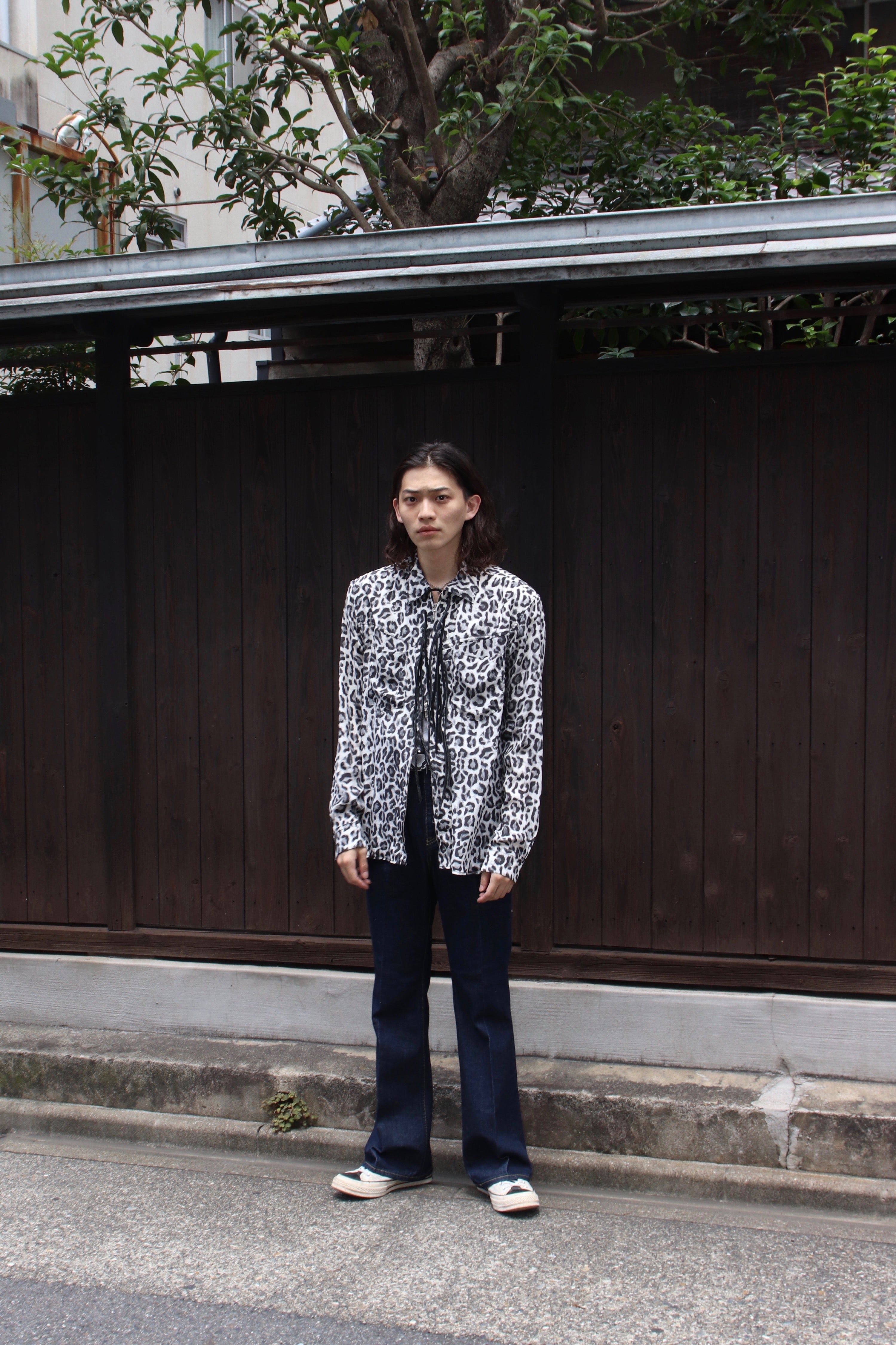MASU(エムエーエスユー)のZIP-UP LEOPARD SILK SHIRT MONOCHROMEの通販