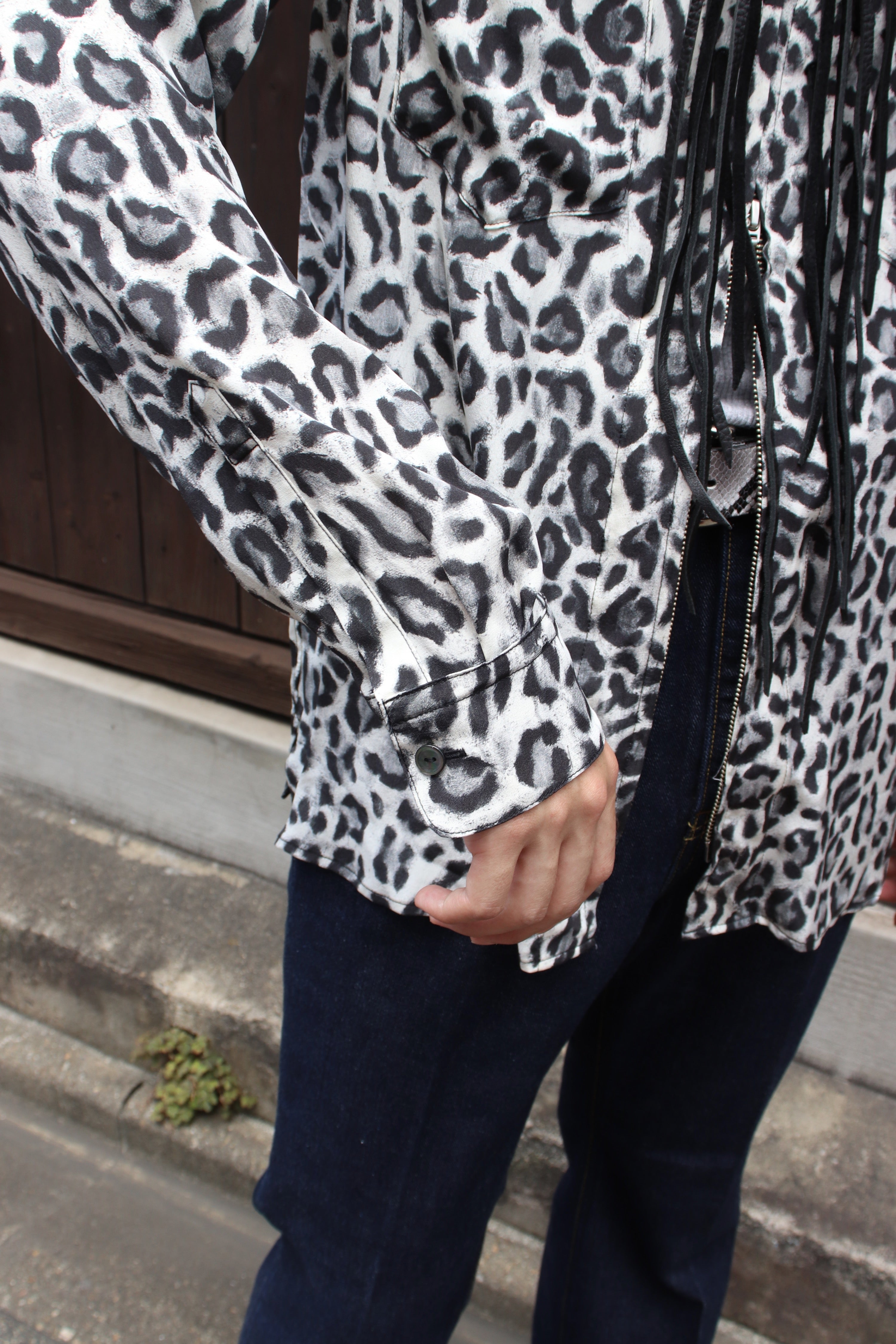 MASU(エムエーエスユー)のZIP-UP LEOPARD SILK SHIRT MONOCHROMEの通販