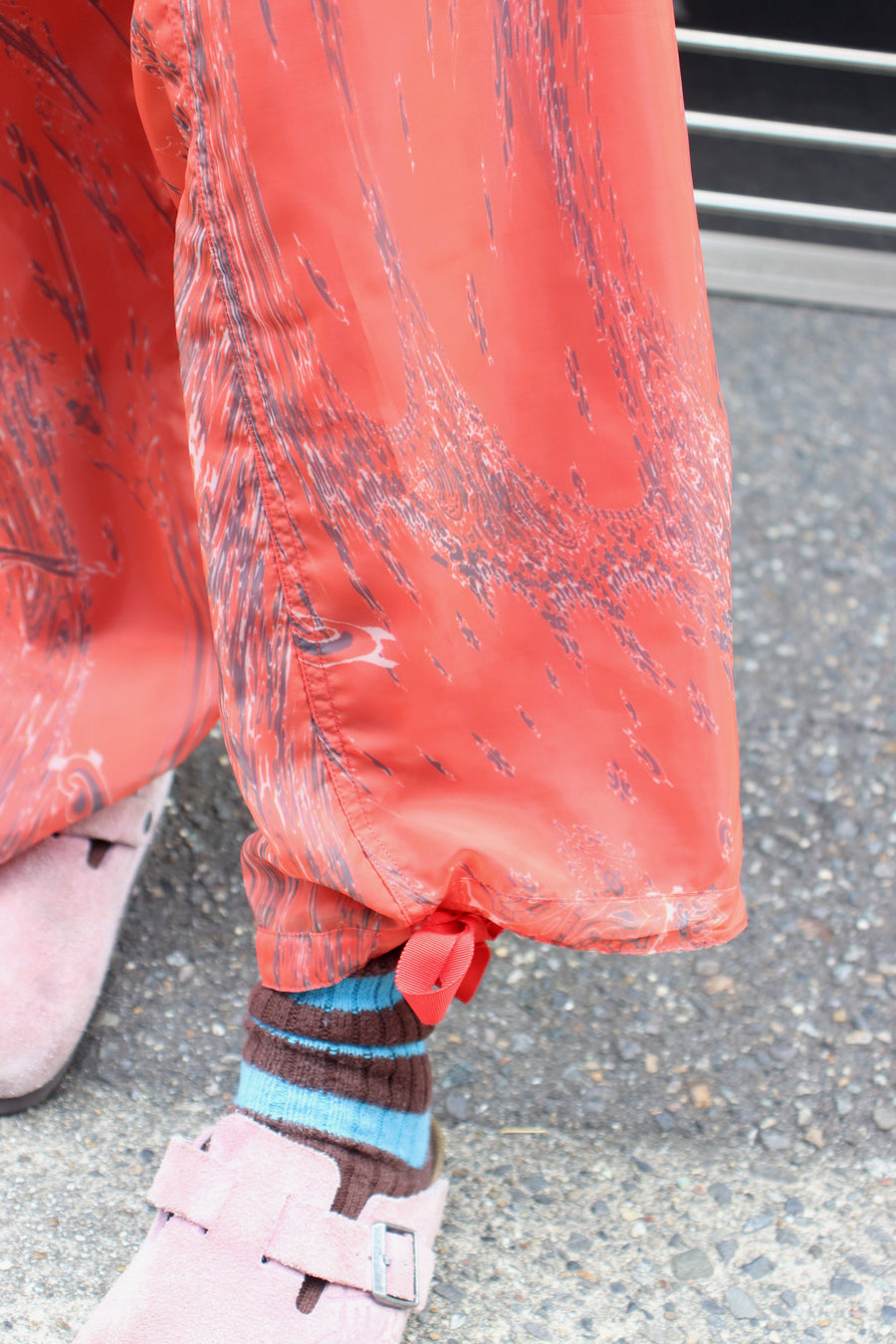 MASU(エムエーエスユー)のMARBLE BANDANA EASY PANTS REDの通販 