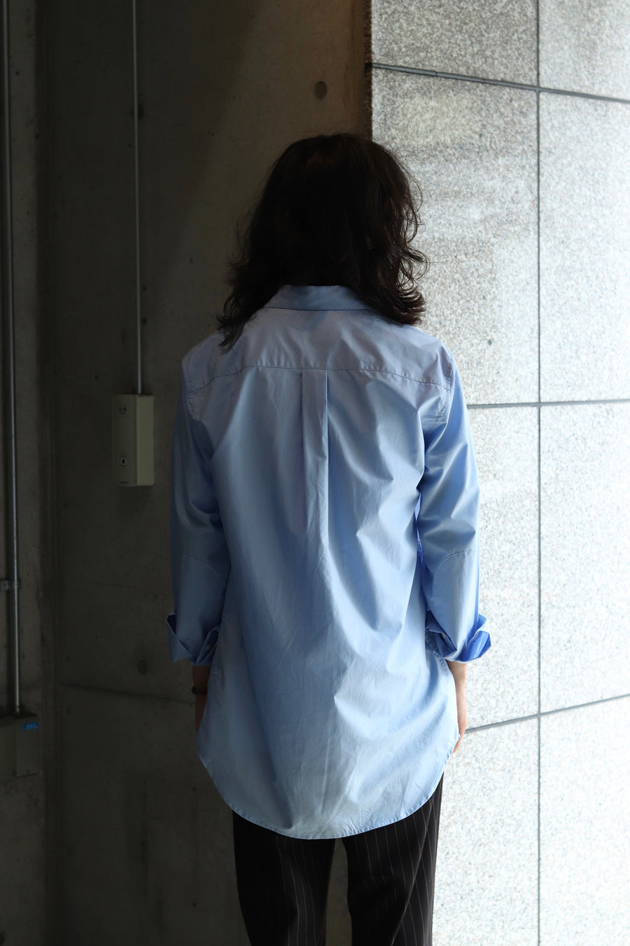 YUKI HASHIMOTO extended collar shirts
