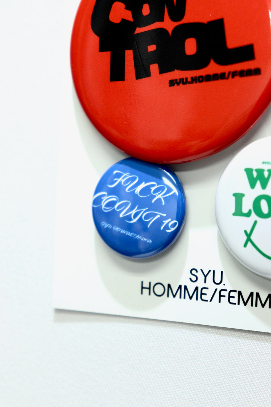 SYU.HOMME/FEMM  CONTROL Can badge(RED MIX)