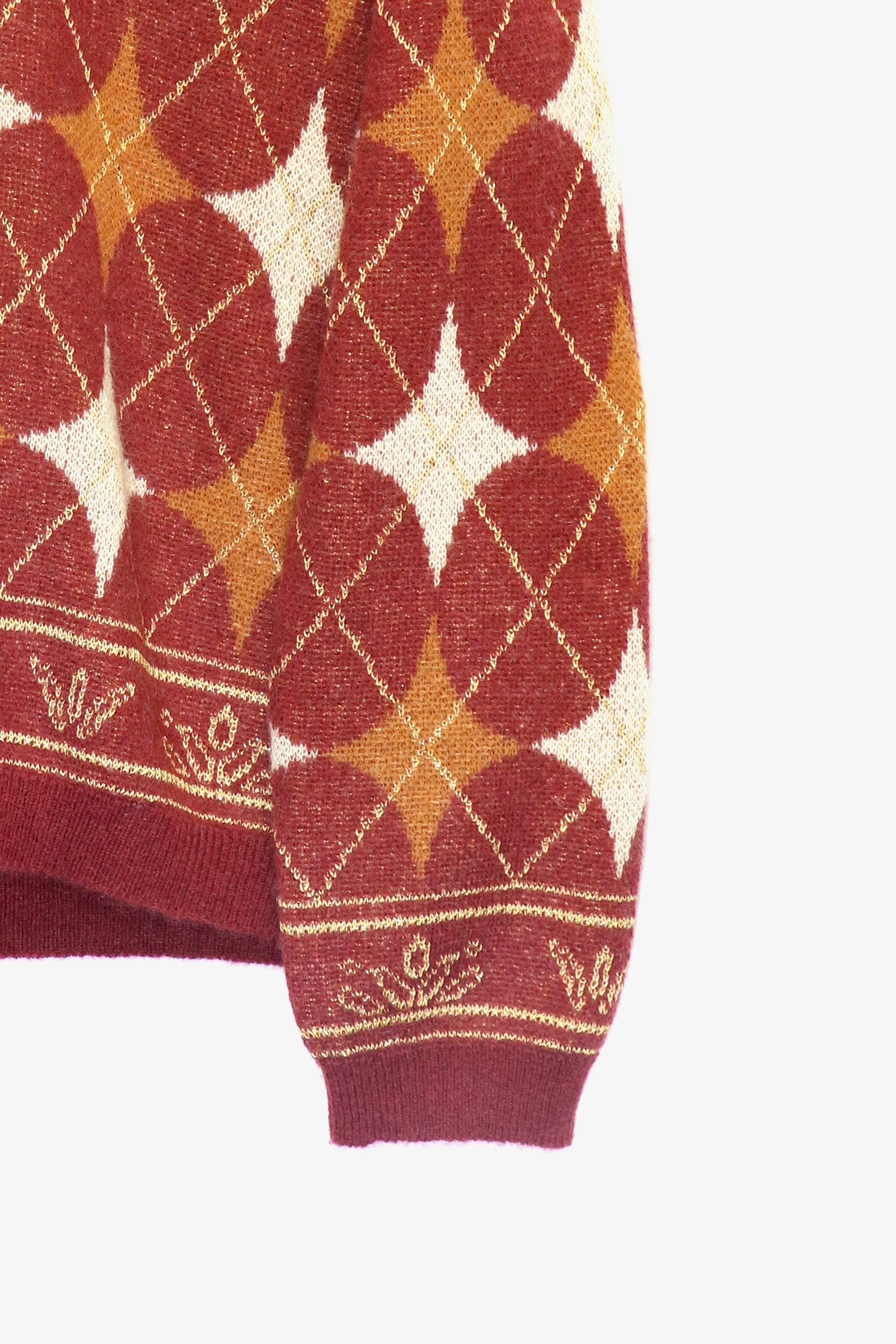 Taiga Igari(タイガ イガリ)のDiamond V-neck Sweater Garnetの通販