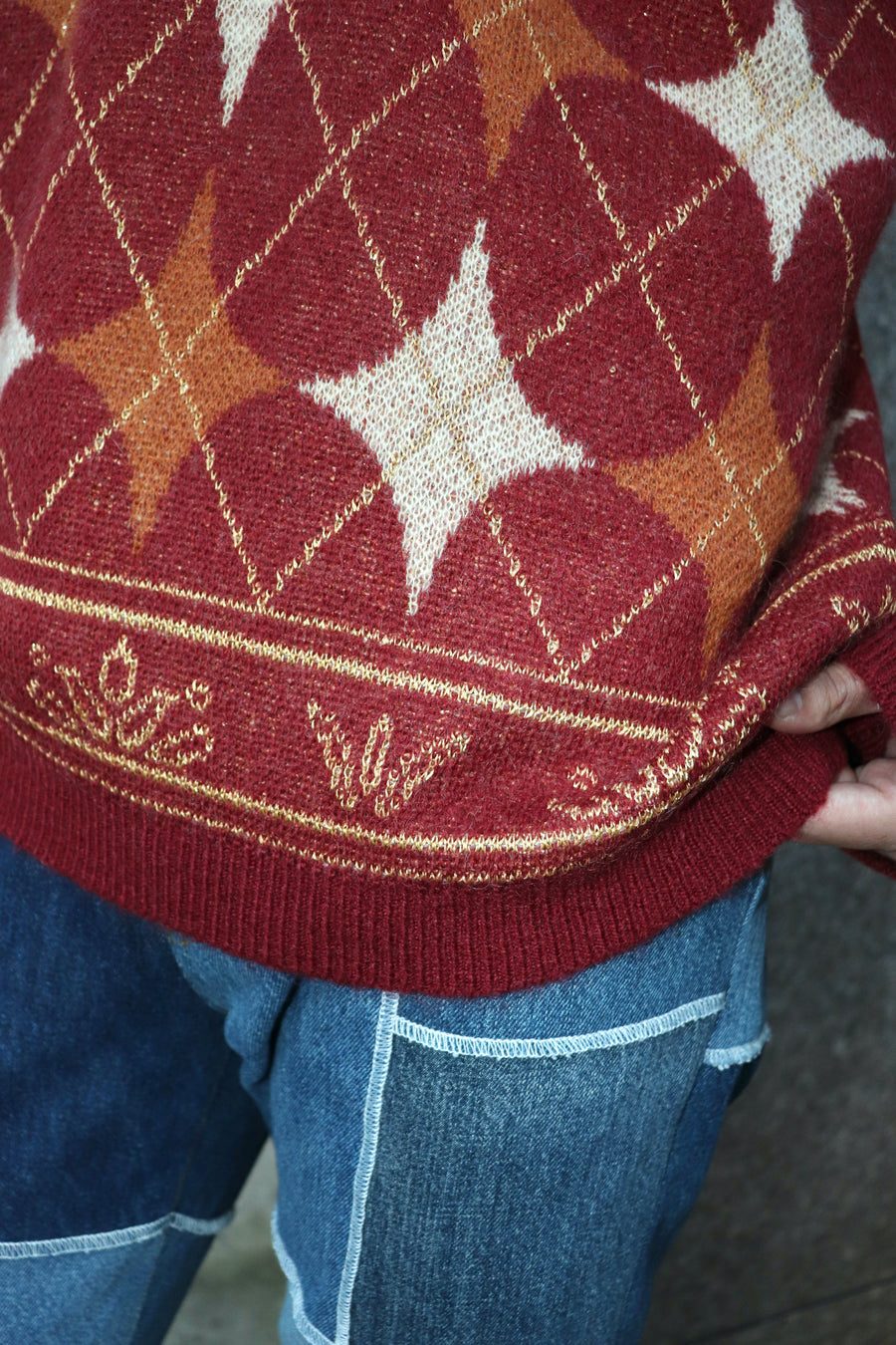 Taiga Igari  Diamond V-neck Sweater(Garnet)