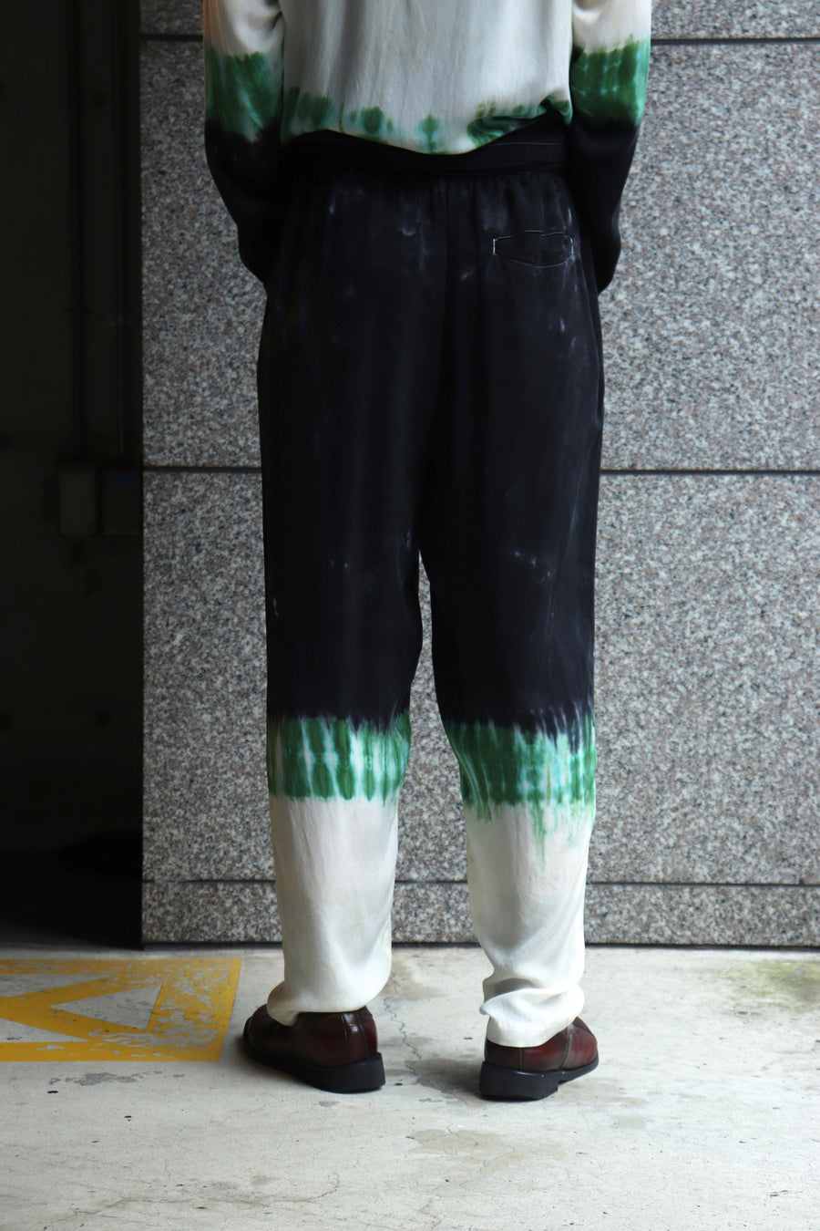 TOGA VIRILIS(トーガ ビリリース)のInner tie dye print pantsの通販