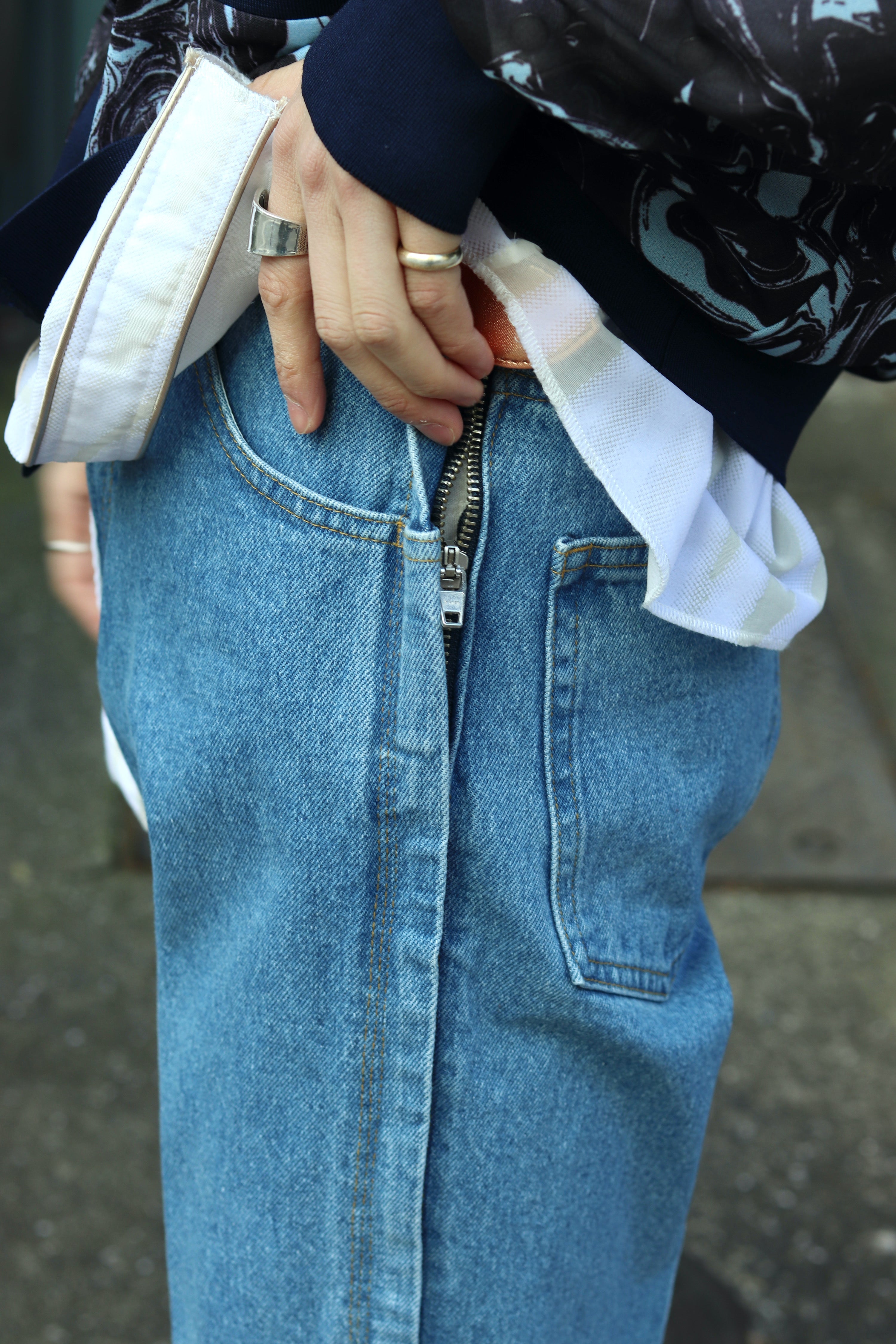 TOGA VIRILIS(トーガ ビリリース)のZip denim pants BLUEの通販｜PALETTE art aliveのオンラインショップ  – PALETTE art alive ONLINE STORE